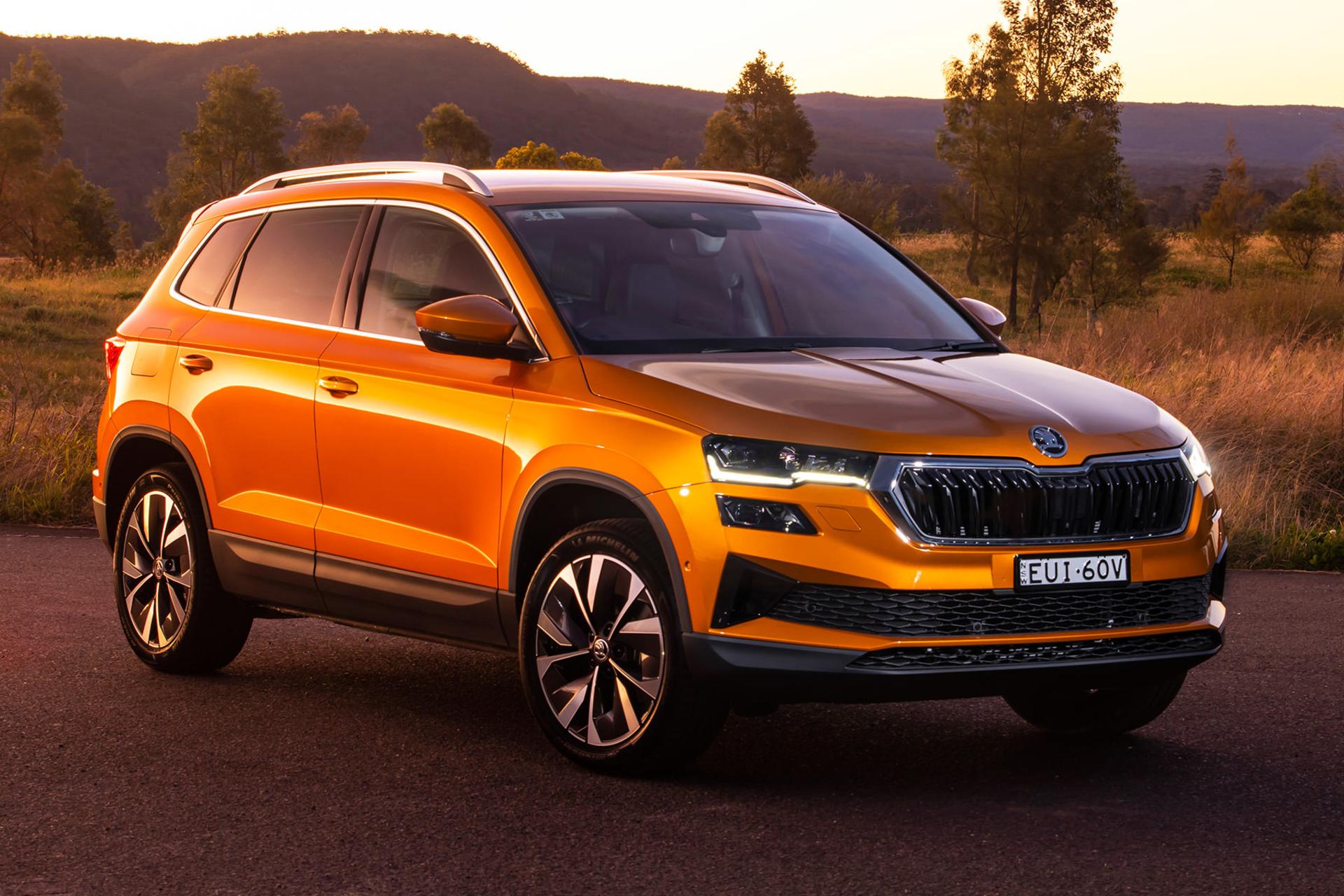 اشکودا کاروک Skoda Karoq 2023 نمای جلو و جانبی