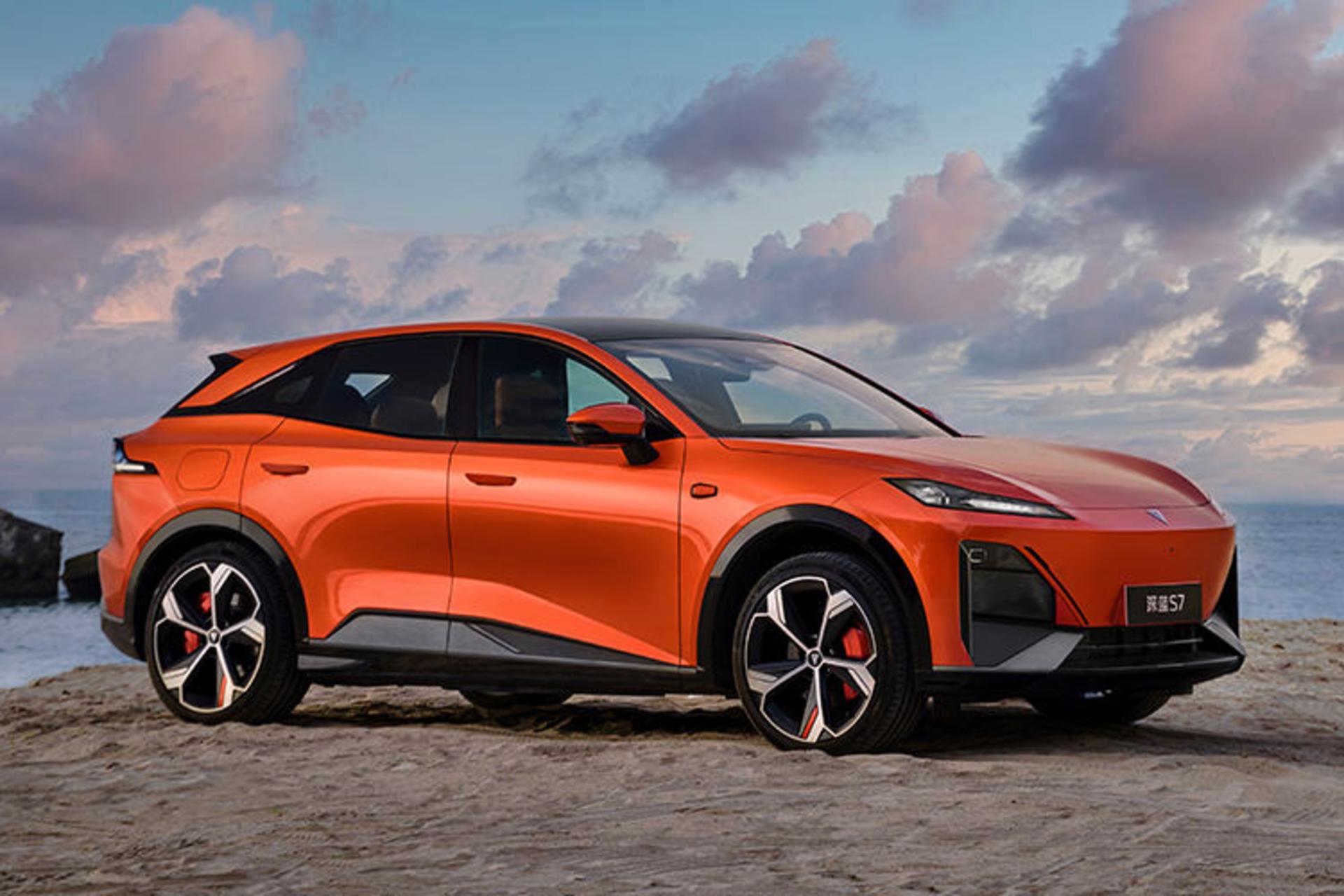 خودرو دیپال Deepal S07 EREV نمای جلو و جانبی