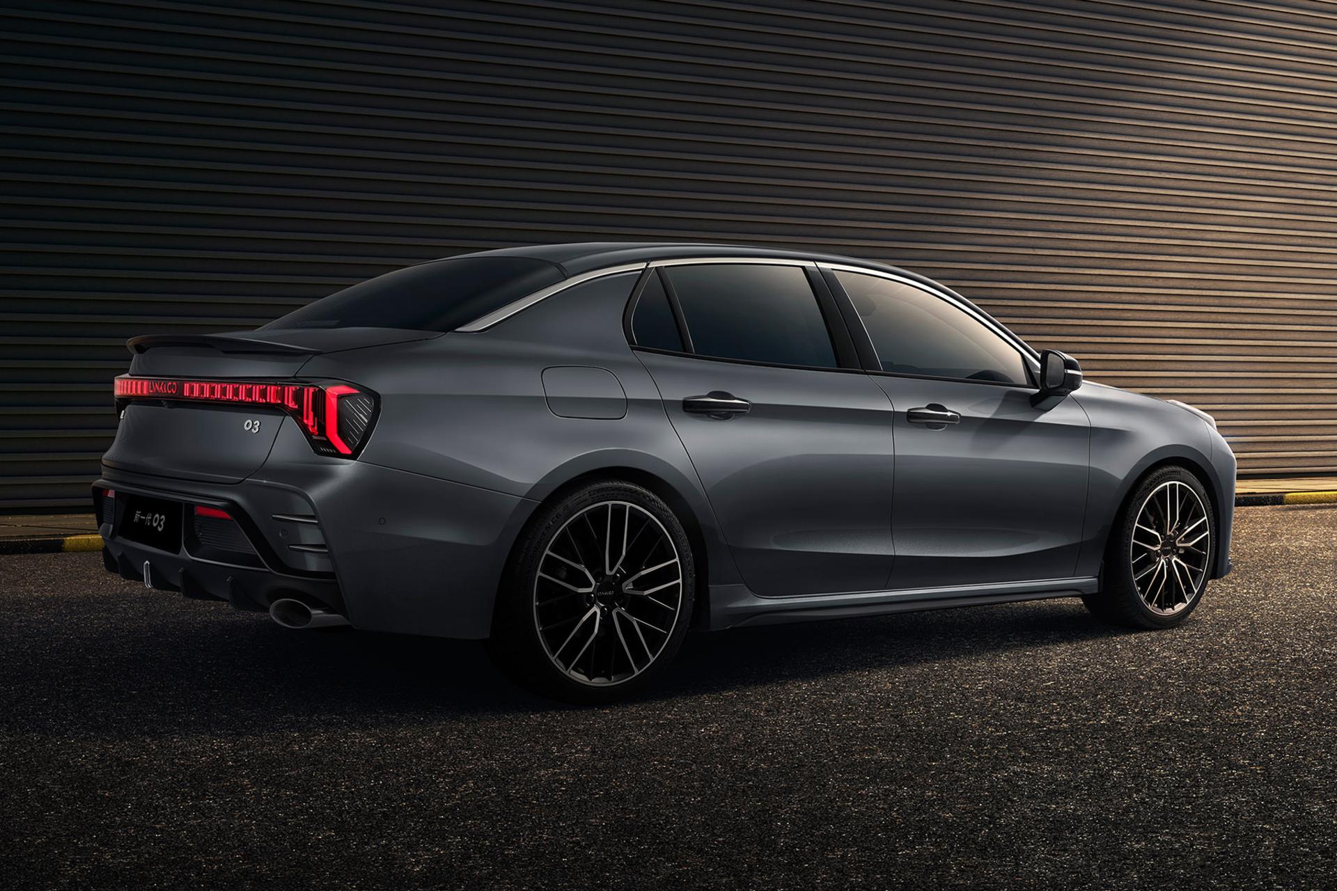 لینک اند کو Lynk & Co 03 نمای جانبی و پشت