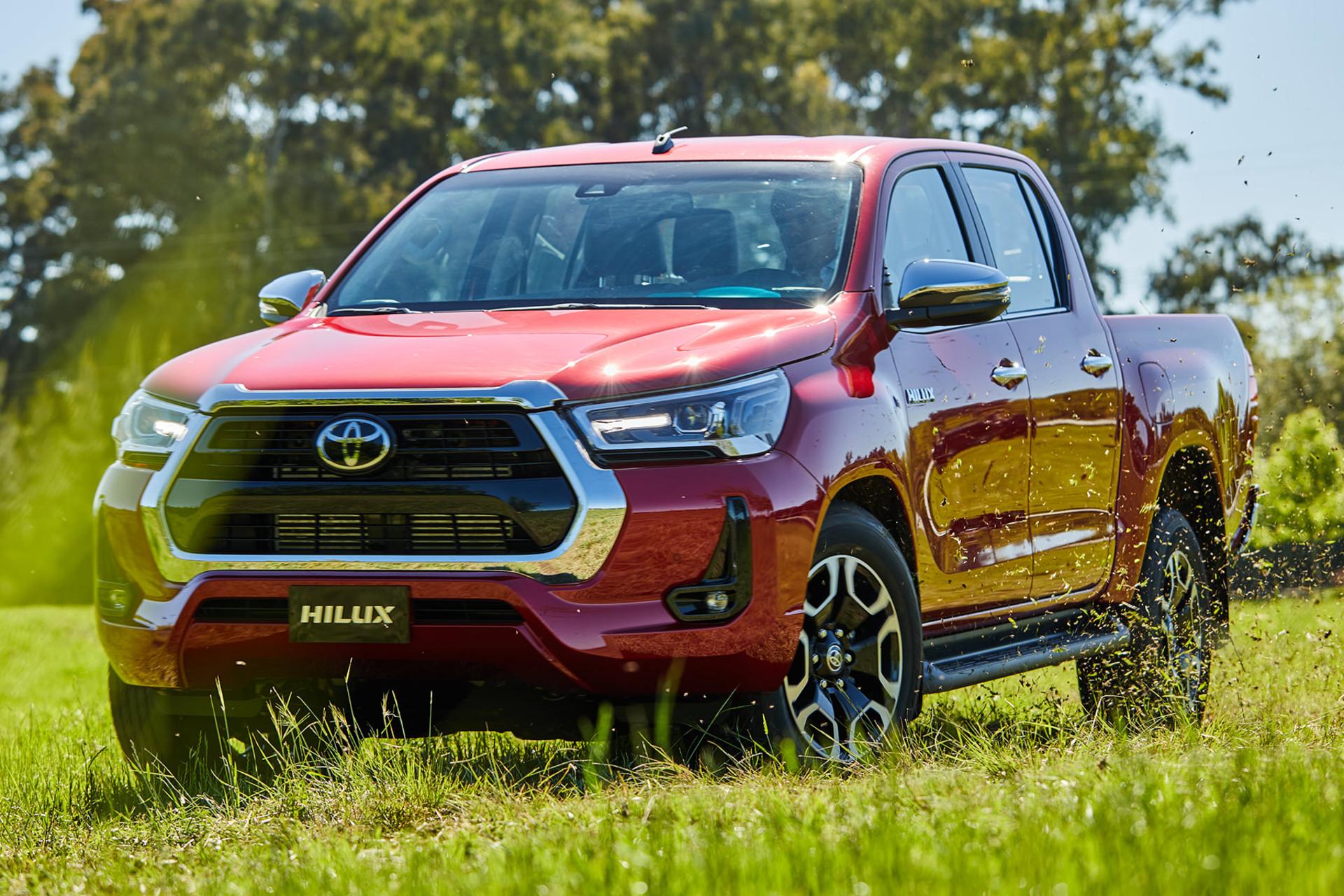 خودرو تویوتا هایلوکس Toyota Hilux SR5 2024 نمای جلوپنجره