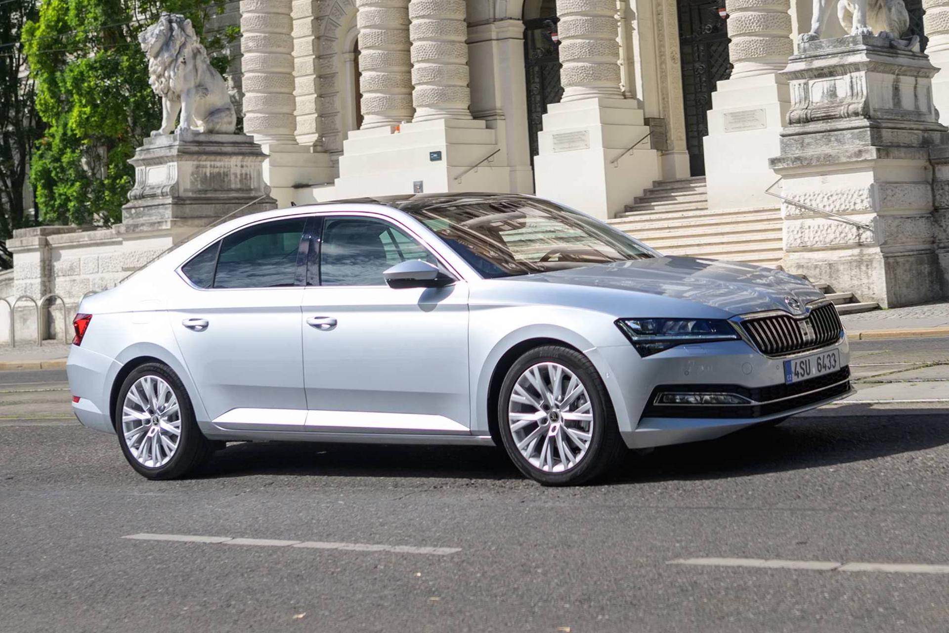 خودرو اشکودا سوپرب Skoda Superb 2023 نمای جانبی