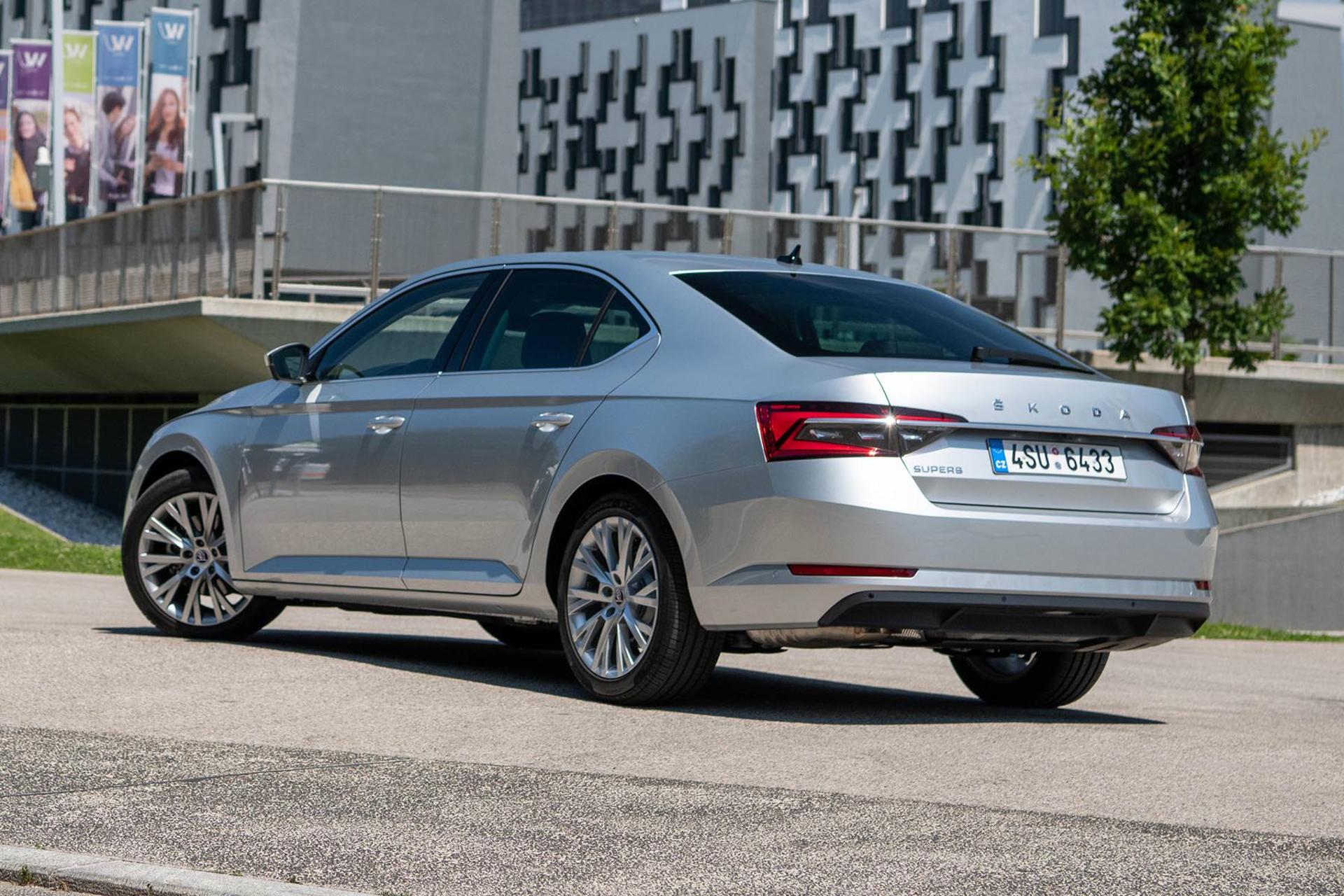 خودرو اشکودا سوپرب Skoda Superb 2023 نمای جانبی و پشت