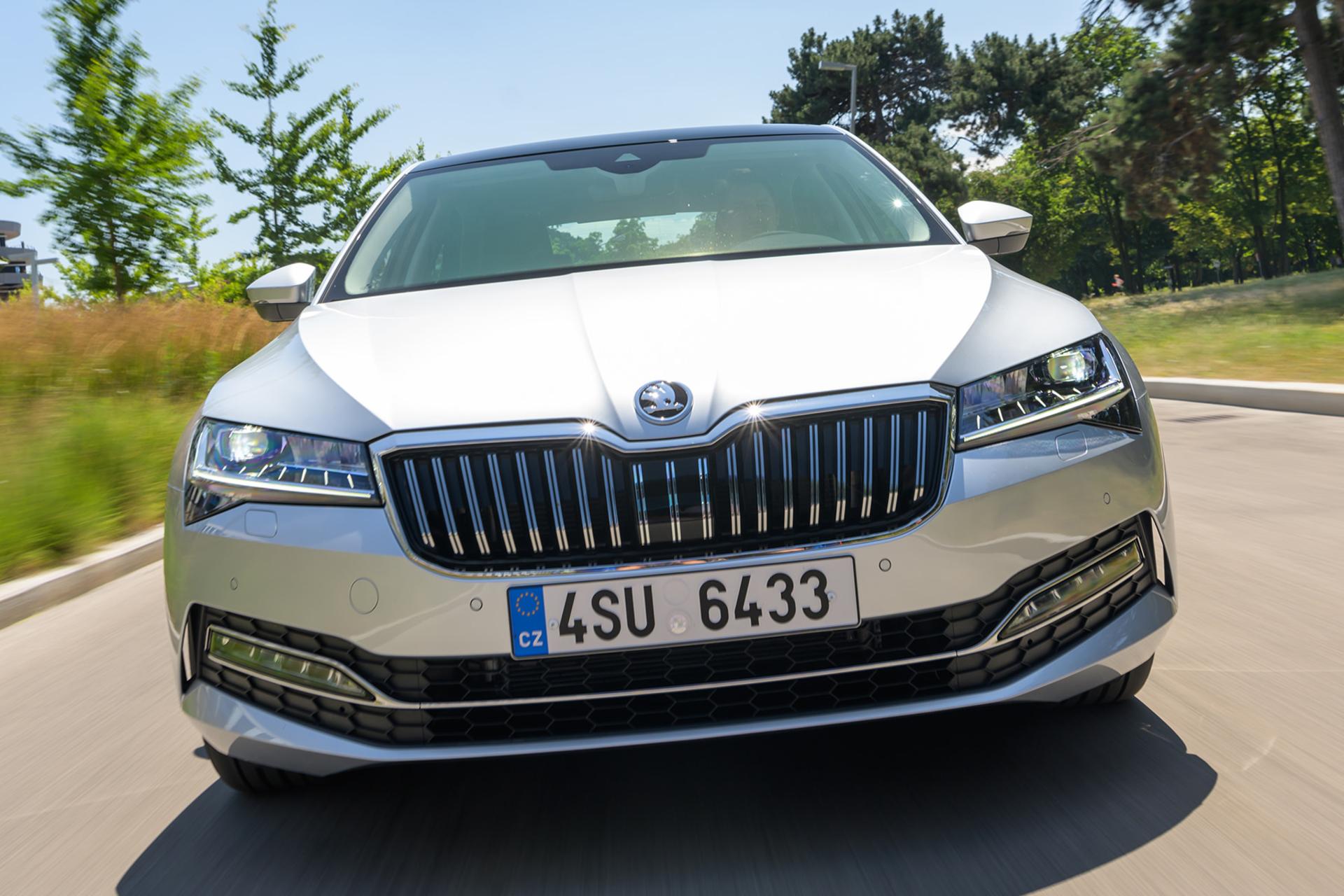 خودرو اشکودا سوپرب Skoda Superb 2023 نمای جلوپنجره