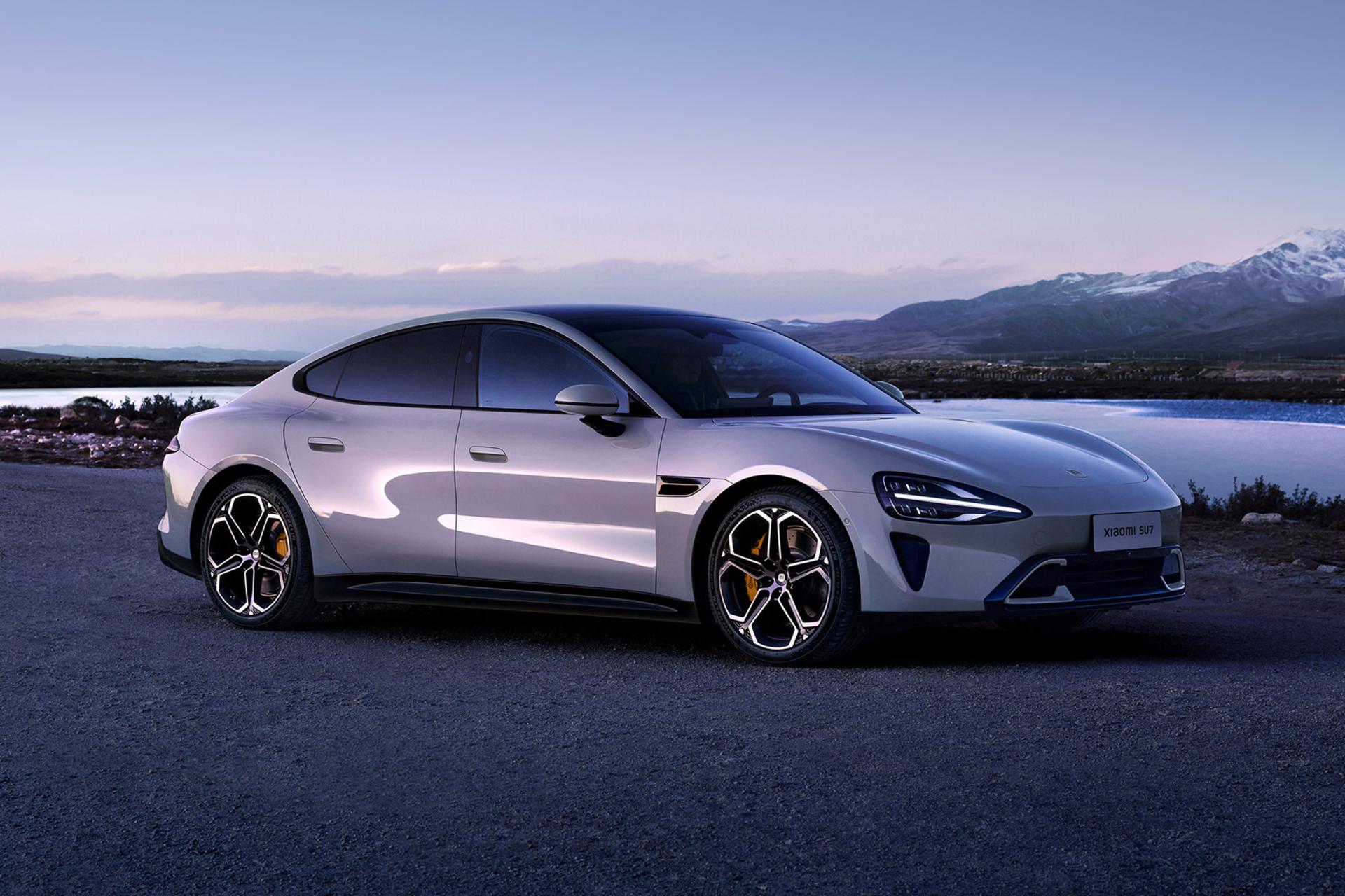 خودرو برقی شیائومی Xiaomi SU7 نمای جلو و جانبی