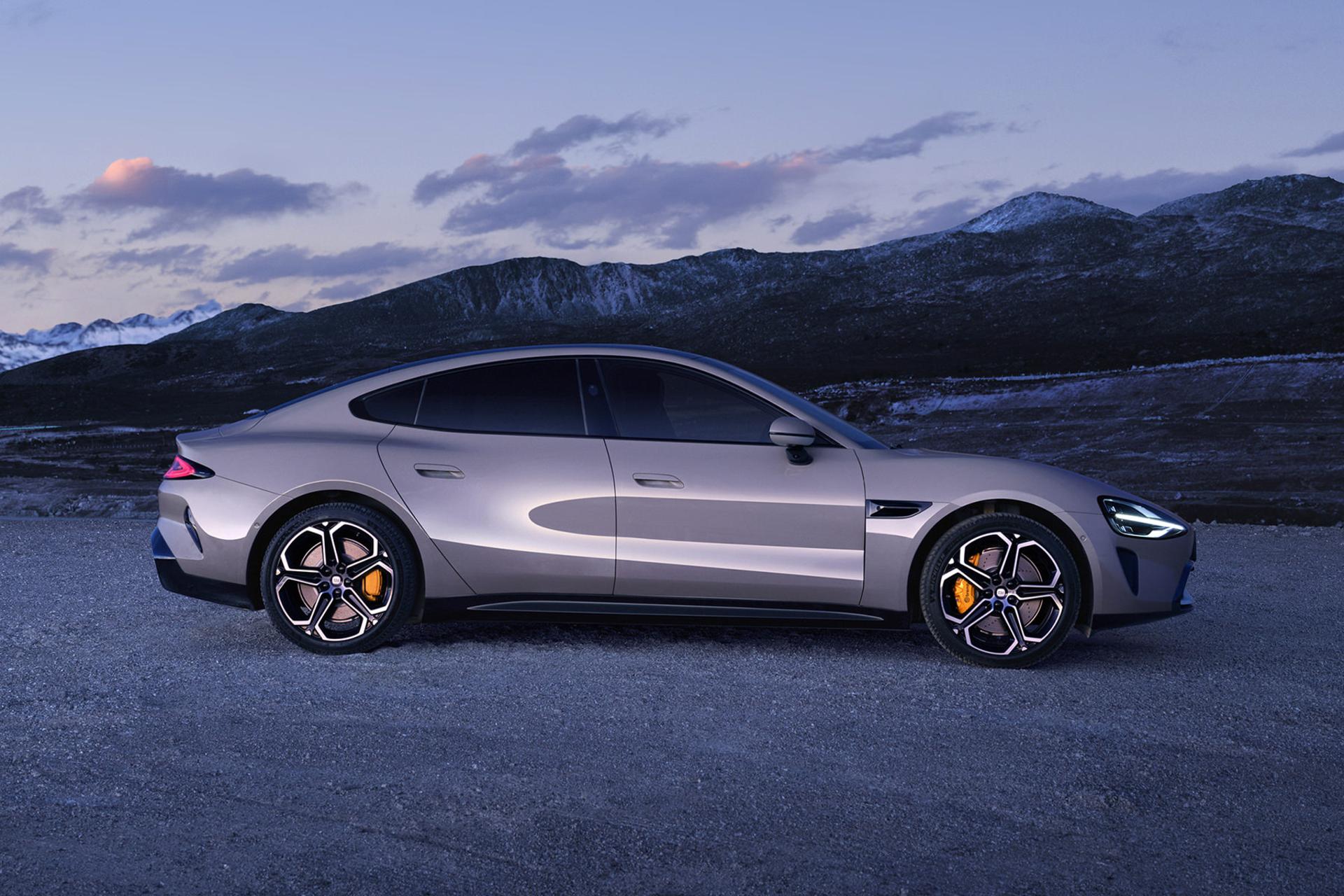 خودرو برقی شیائومی Xiaomi SU7 نمای جانبی