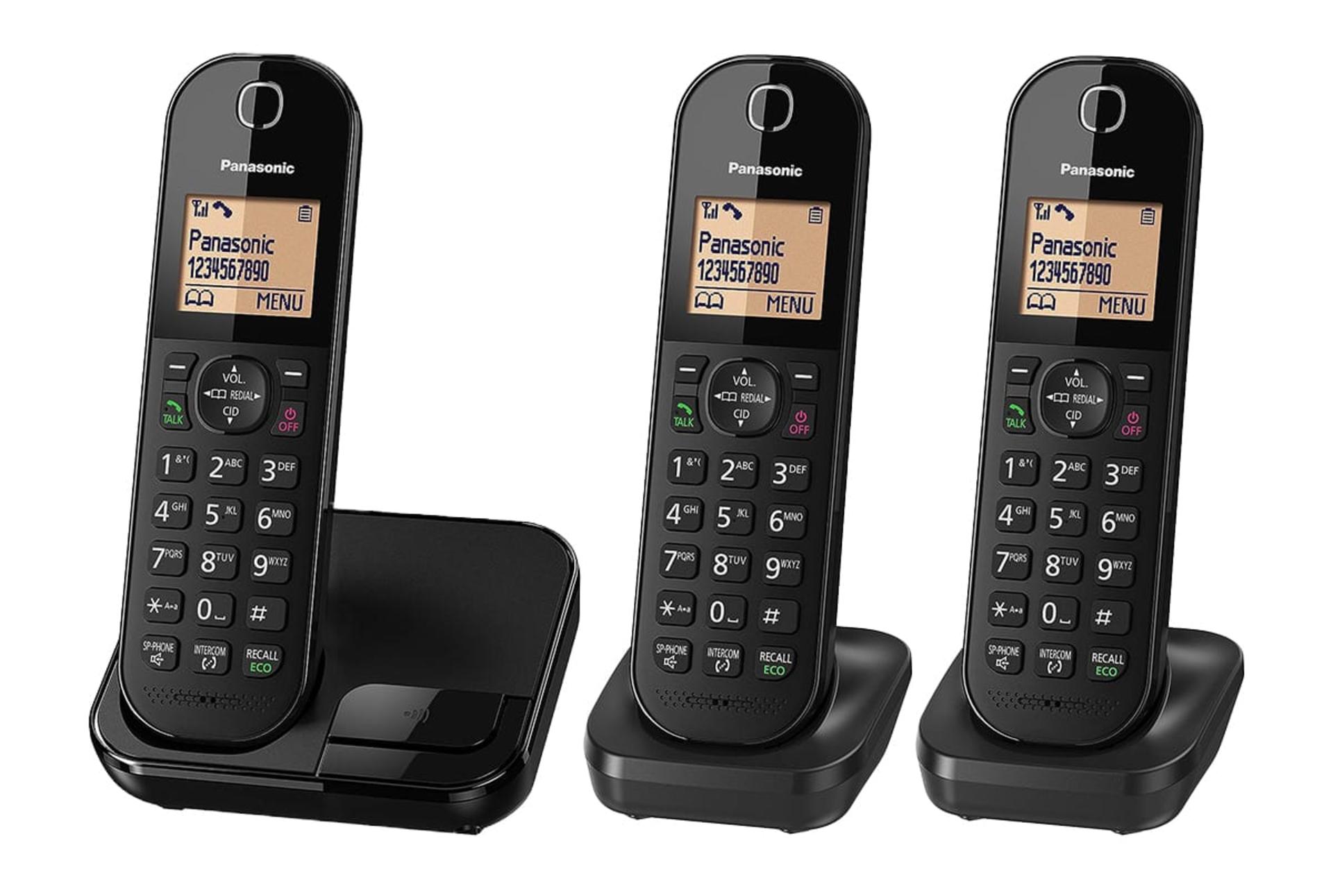 نمای کلی تلفن پاناسونیک KX-TGC413 با نمایش پایه اصلی، پایه های متحرک و گوشی های بی سیم