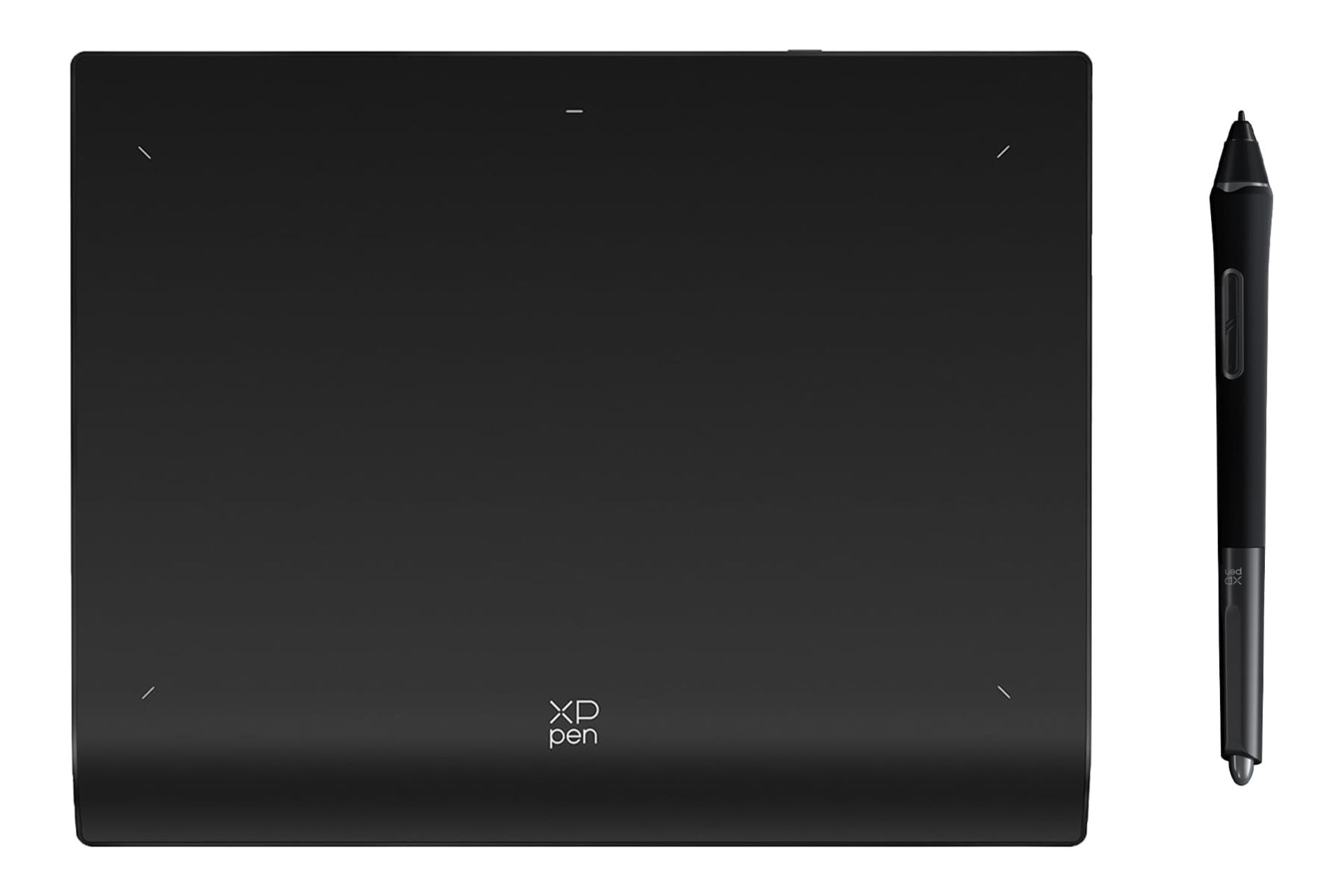 نمای کلی قلم نوری ایکس پی پن Deco Pro XLW نسل دوم با نمایش پد طراحی و قلم