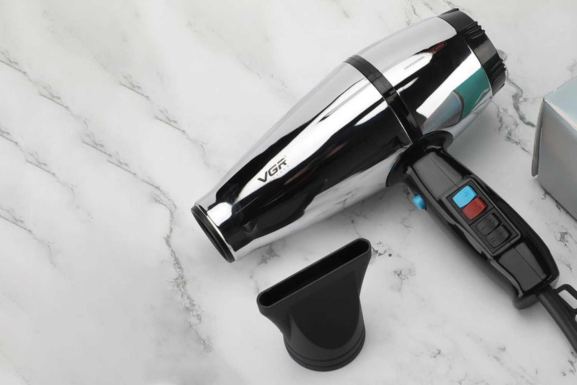 نمای بالای سشوار وی جی آر V-466