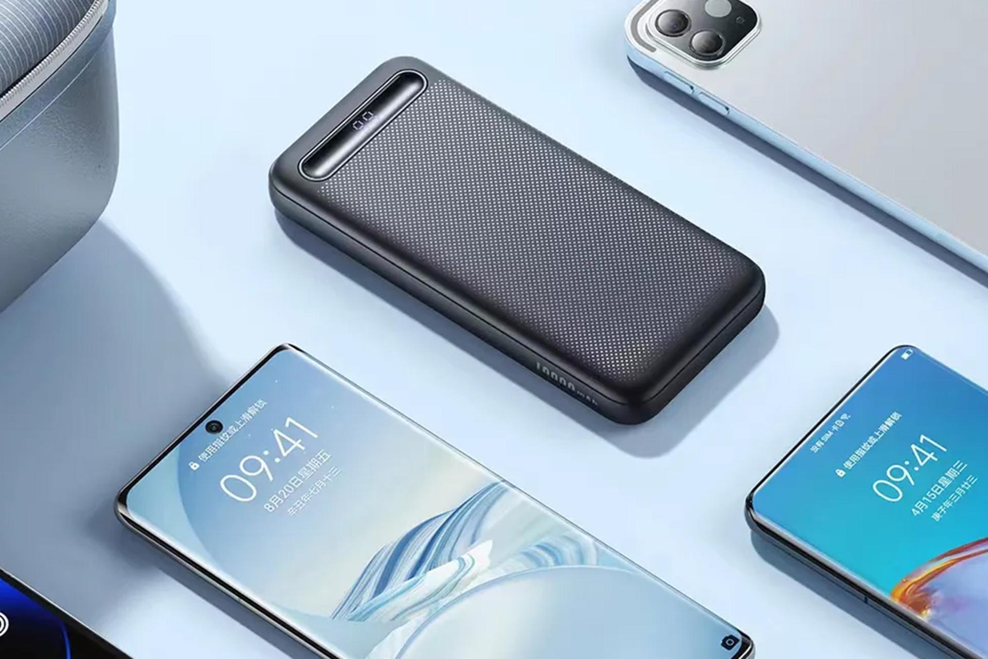 ابعاد پاور بانک مک دودو Mcdodo MC-418 10000mAh کنار موبایل