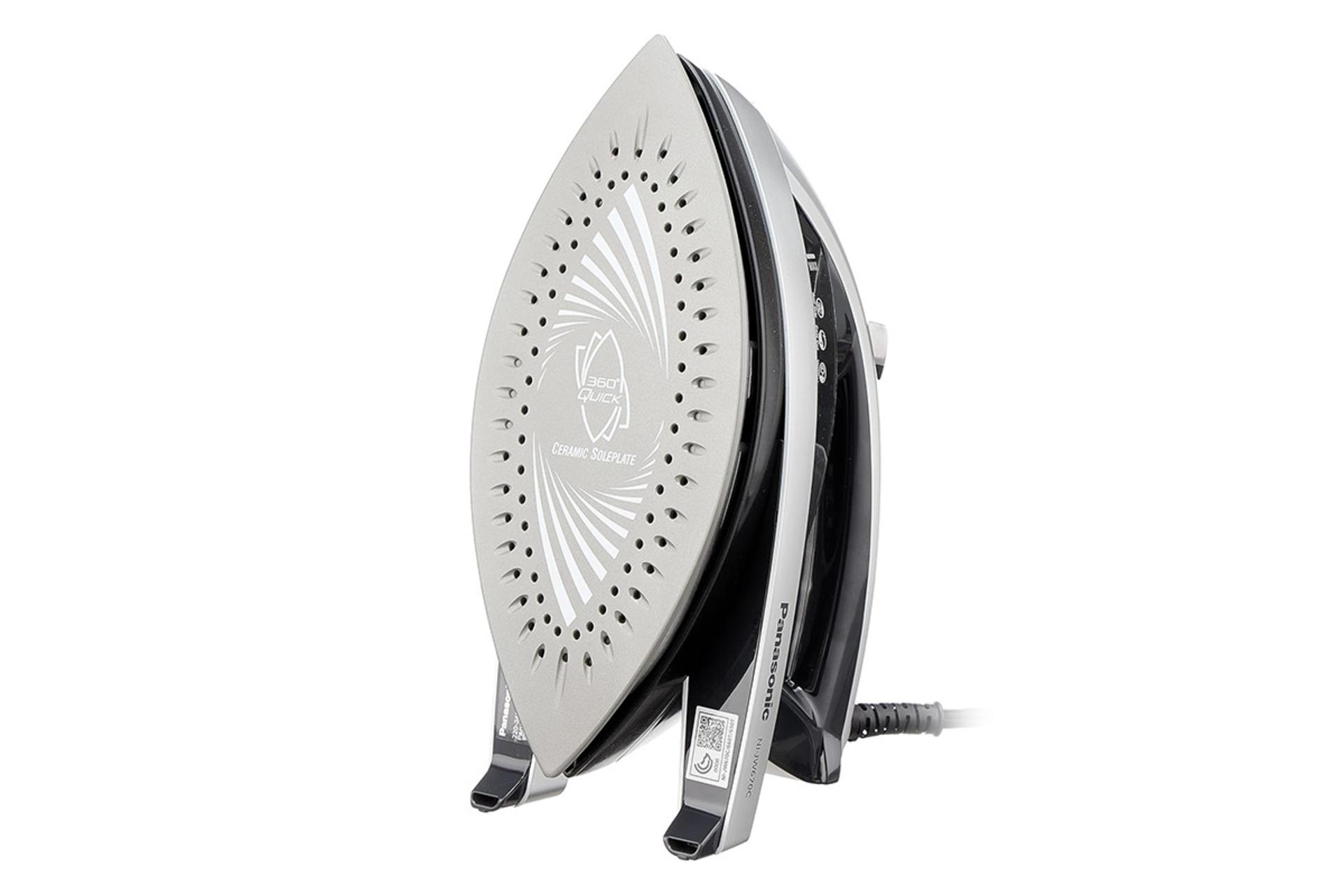 اتو بخار پاناسونیک Panasonic NI-JW670 نمای زیر کفه رنگ نقره ای