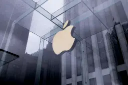 لوگو اپل / Apple در فروشگاه پرچمدار نیویورک