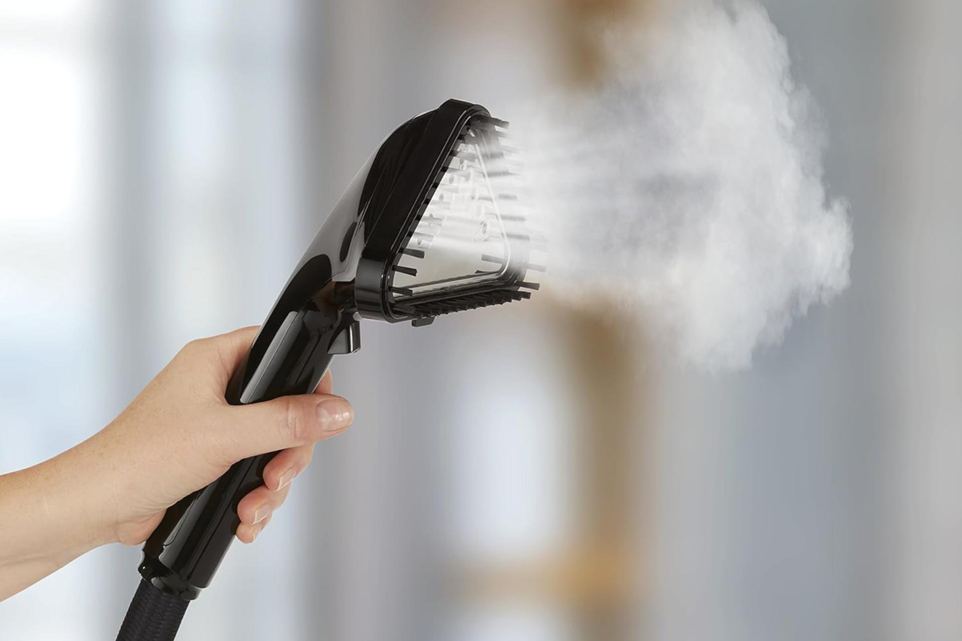 بخارگر ایستاده تفال Tefal IT3470 در حال بخاردهی