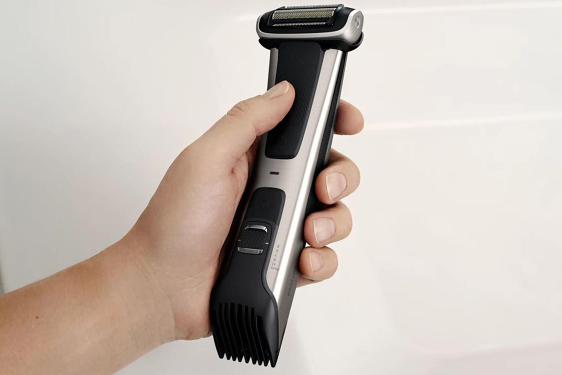 ماشین اصلاح و ریش تراش فیلیپس Philips BG7025 در دست