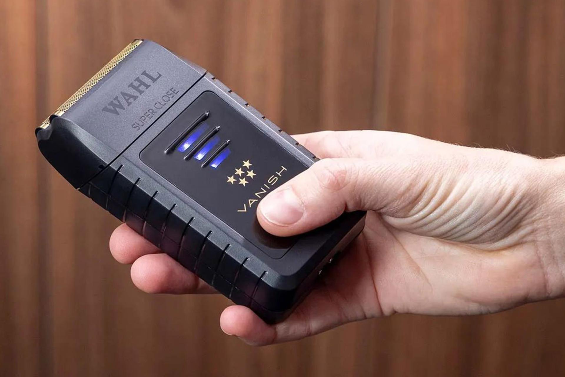 ماشین اصلاح و ریش تراش وال Wahl 5 Star Vanish نمای در دست