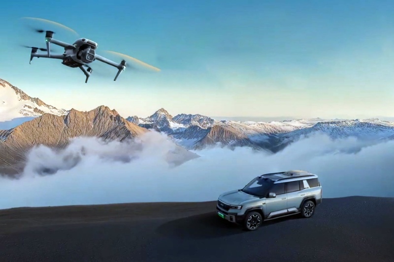 چشم سوم در آسمان؛ این خودروهای چینی پهپاد اختصاصی دارند!