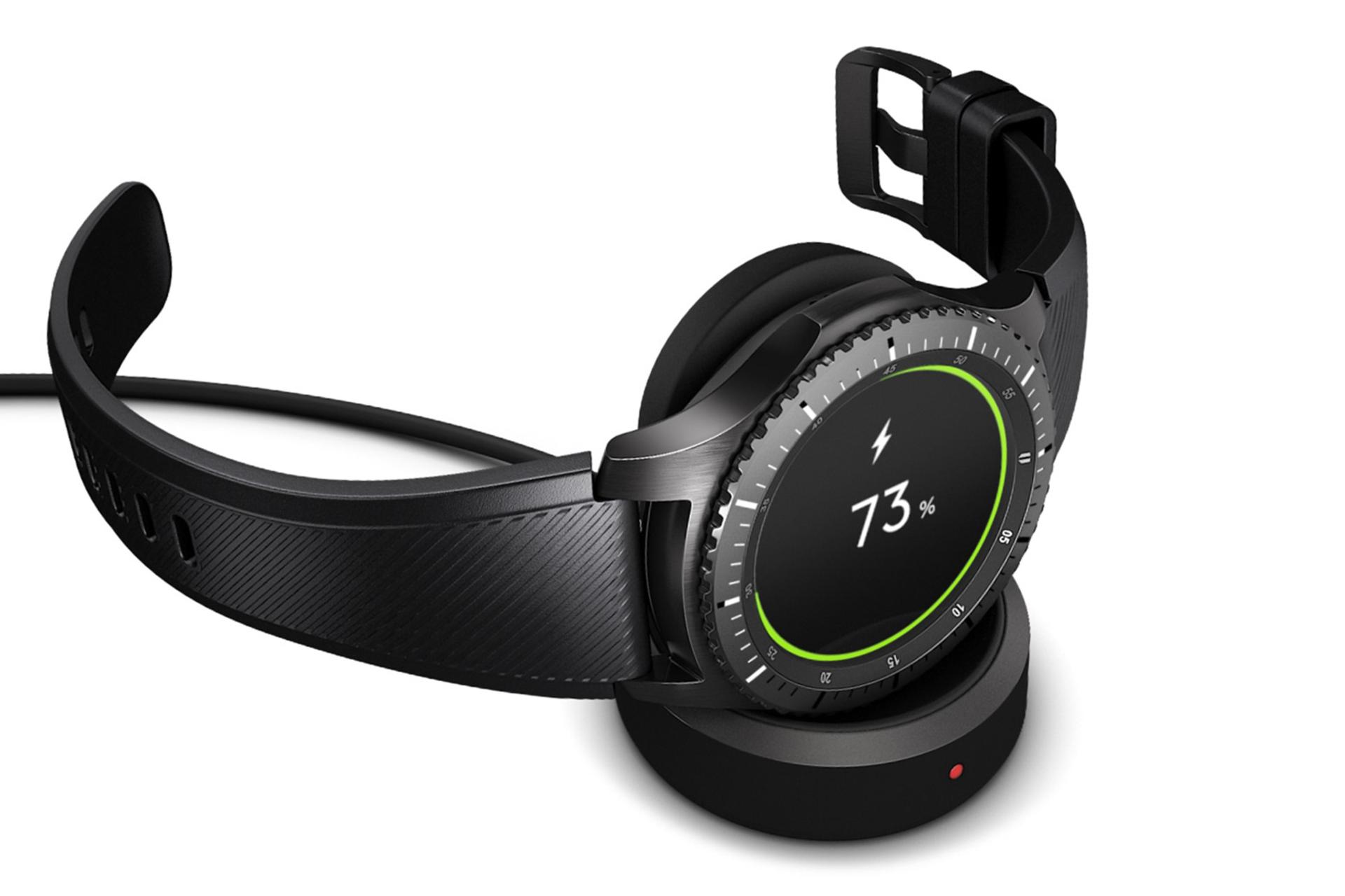 شارژر سامسونگ Samsung EP-YO760 در حال شارژ ساعت هوشمند