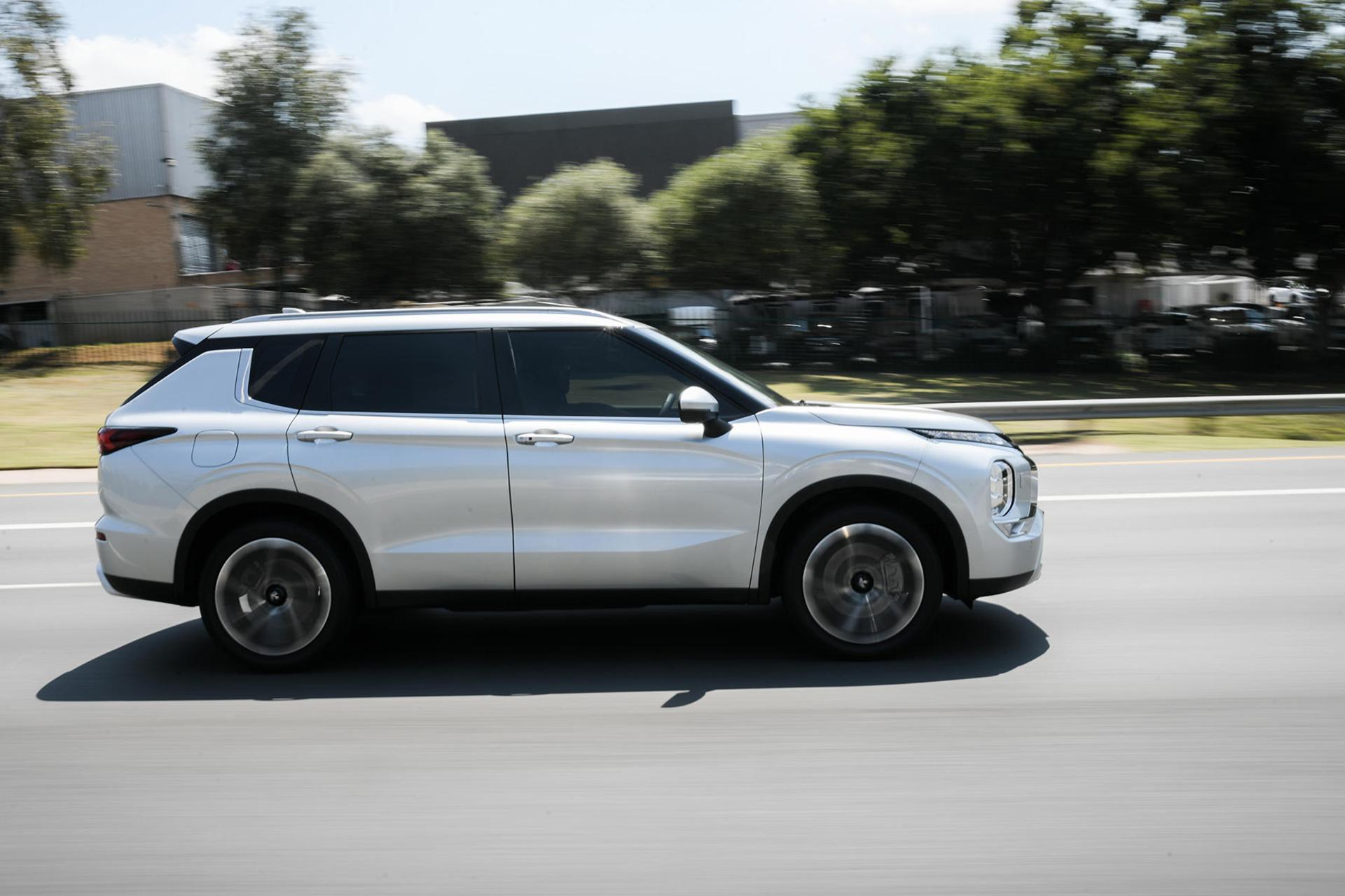 خودرو میتسوبیشی اوتلندر Mitsubishi Outlander H-Line 2024 نمای جانبی