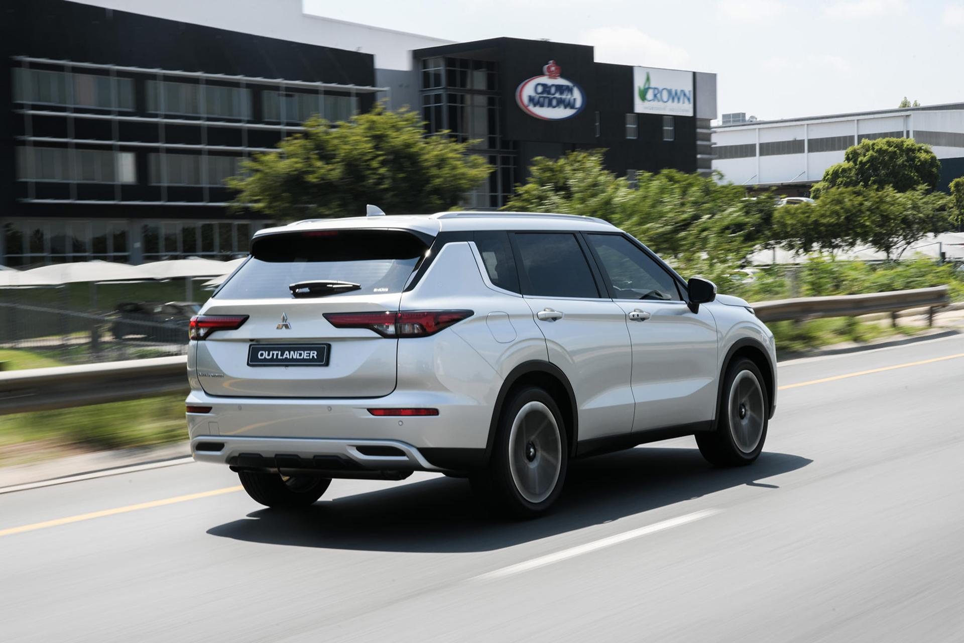 خودرو میتسوبیشی اوتلندر Mitsubishi Outlander H-Line 2024 نمای پشت و جانبی