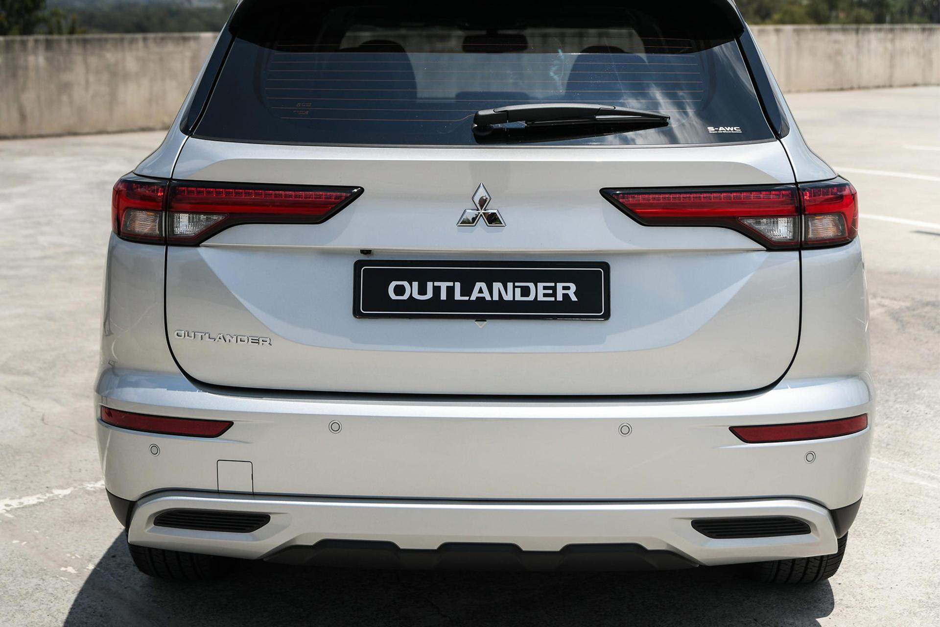 خودرو میتسوبیشی اوتلندر Mitsubishi Outlander H-Line 2024 نمای پشت