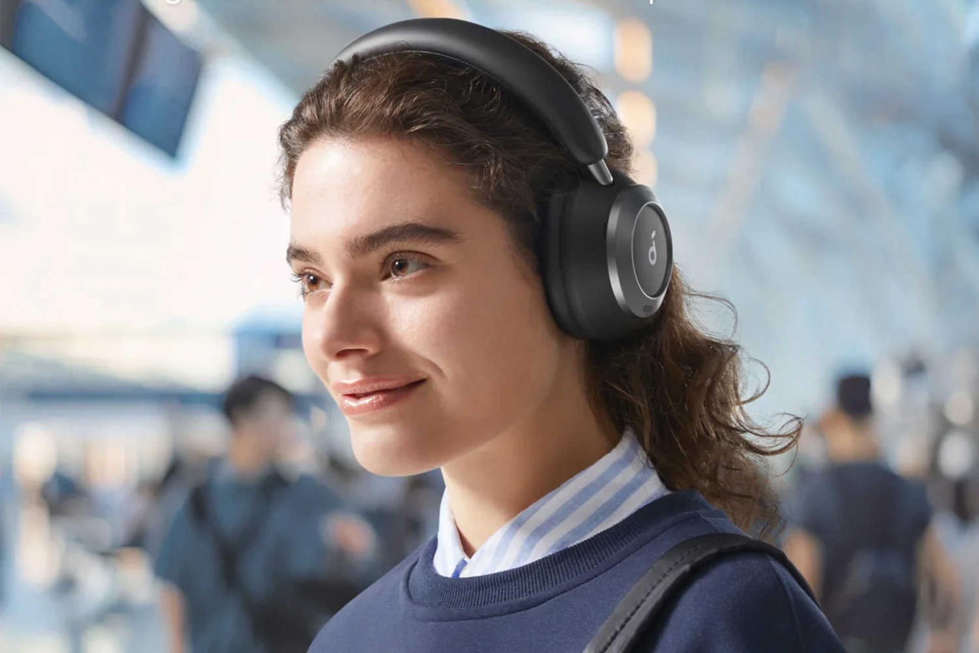 نمای روی گوش هدفون دور گوشی انکر SoundCore Space One Pro رنگ مشکی