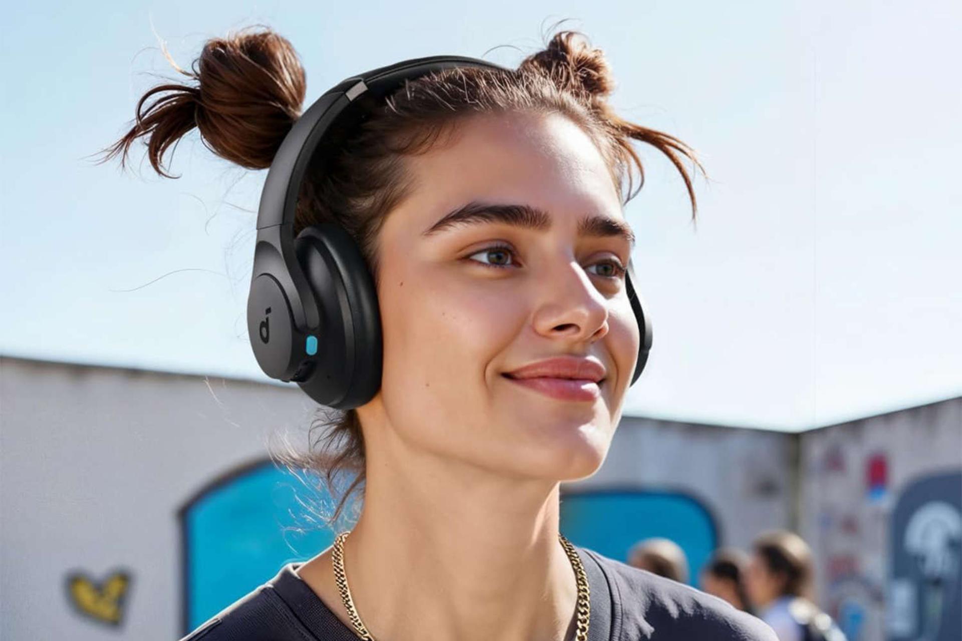 نمای سمت چپ هدفون دور گوشی انکر SoundCore Q11i رنگ مشکی