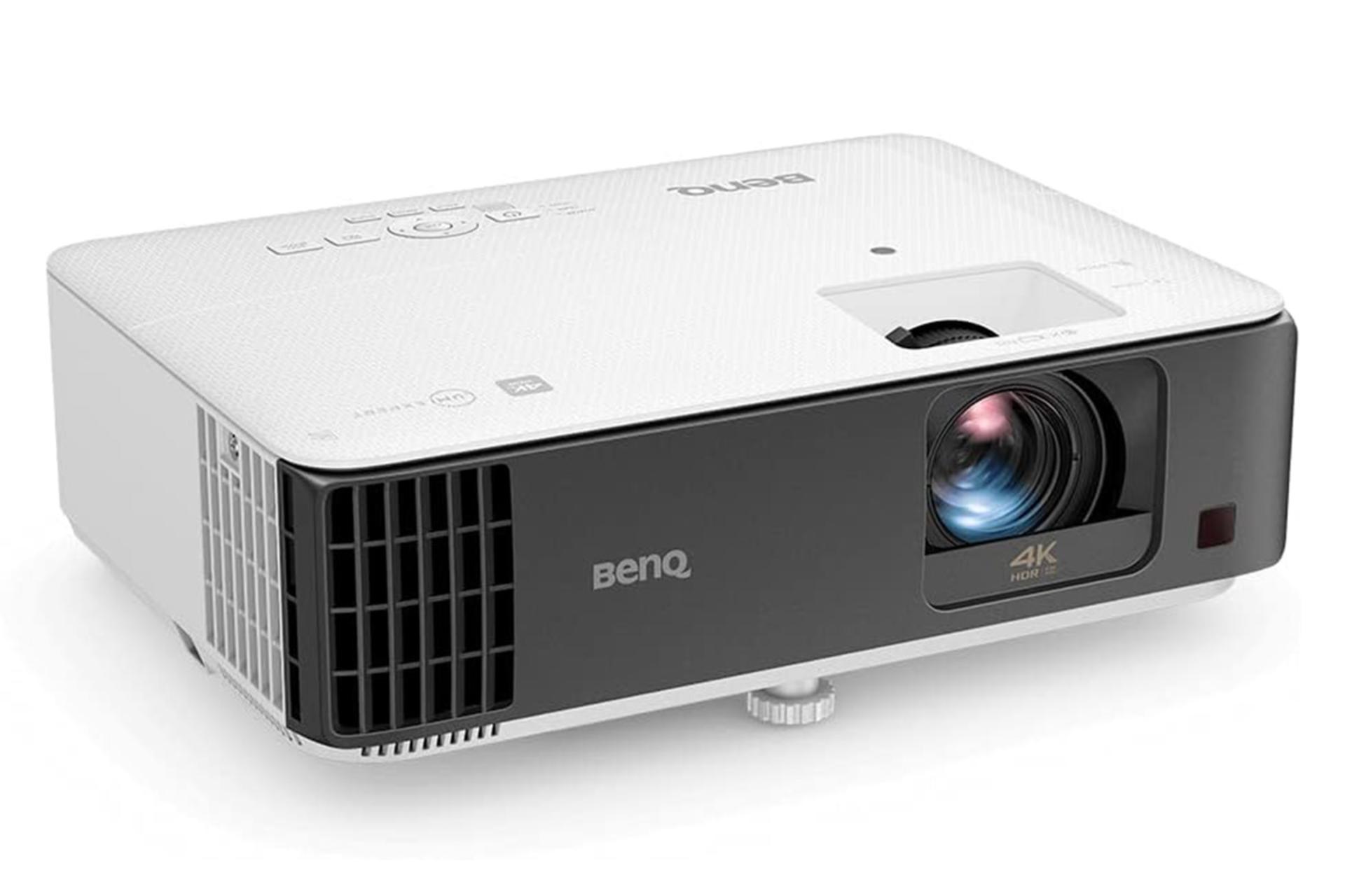 ویدیو پروژکتور بنکیو Benq TK700STi نمای جلو و چپ