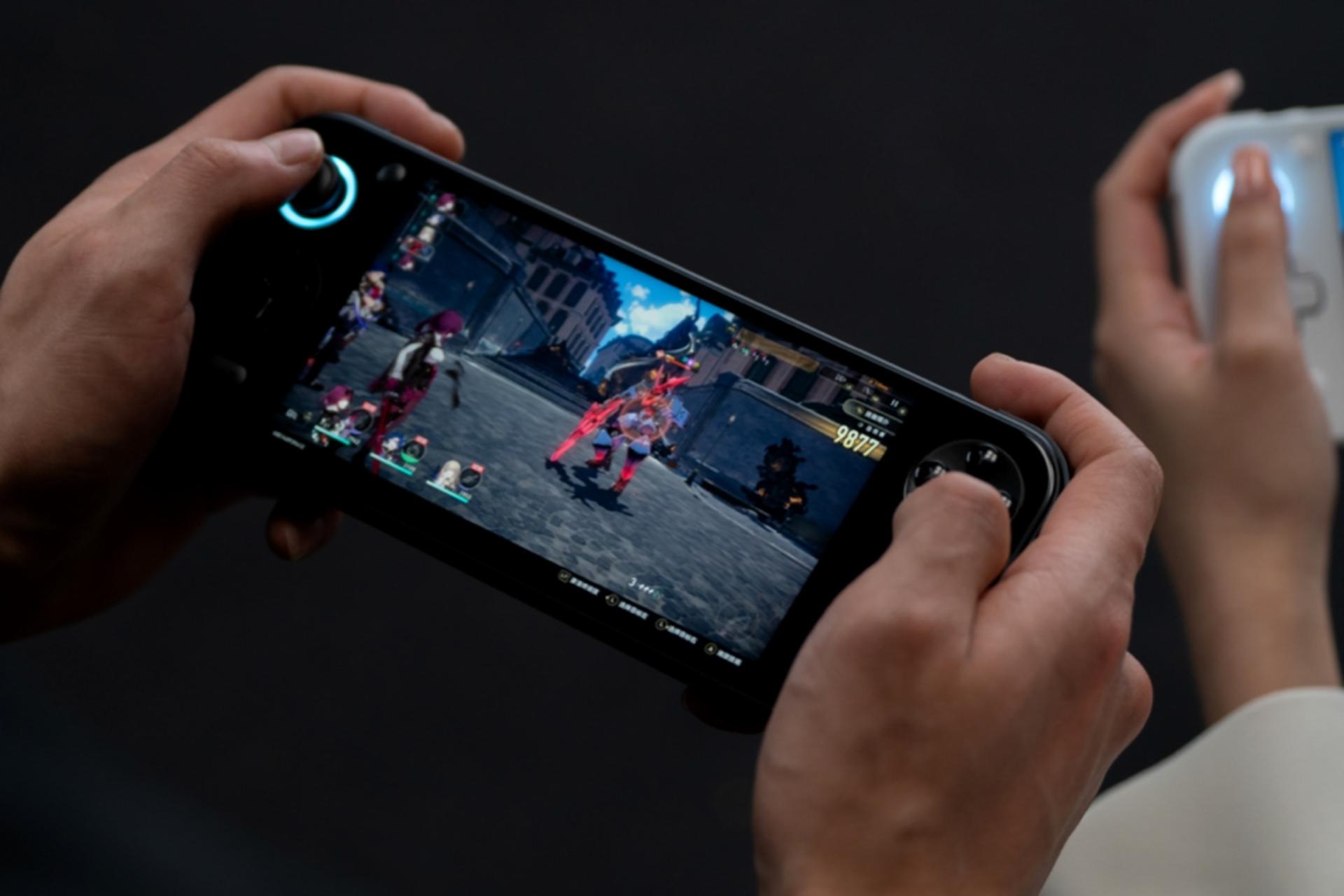 کنسول بازی آیانئو AYANEO Pocket S 1080P Edition مشکی در حال بازی