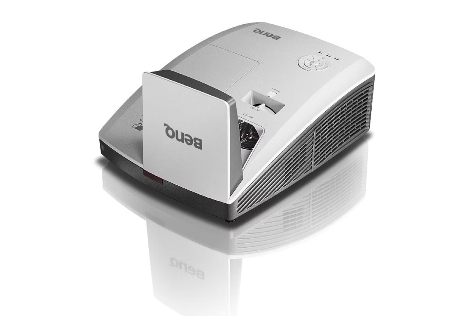 ویدیو پروژکتور بنکیو Benq MW855UST نمای جلو و راست