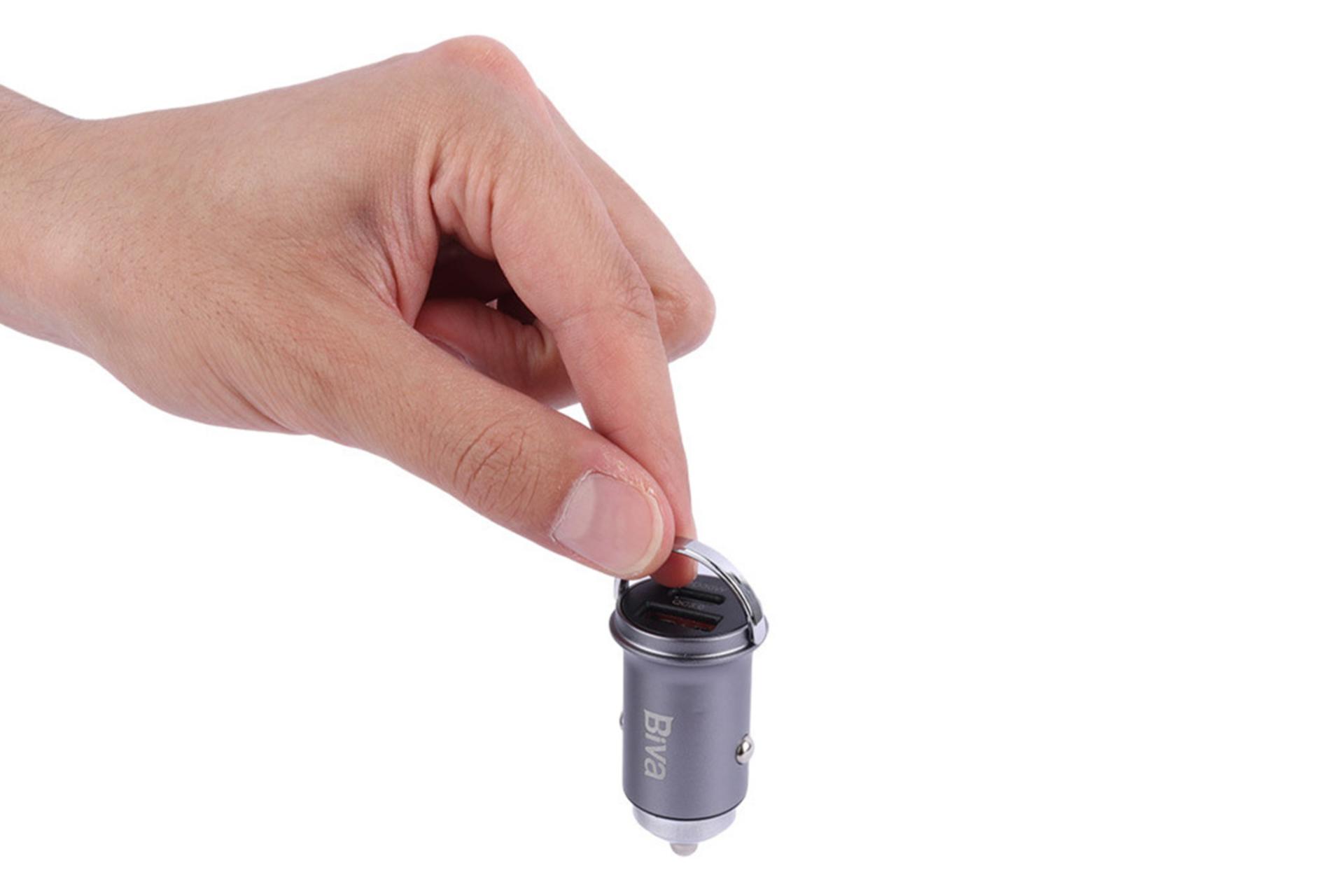 ابعاد شارژر بیوا Biva CC-07Q+C در دست