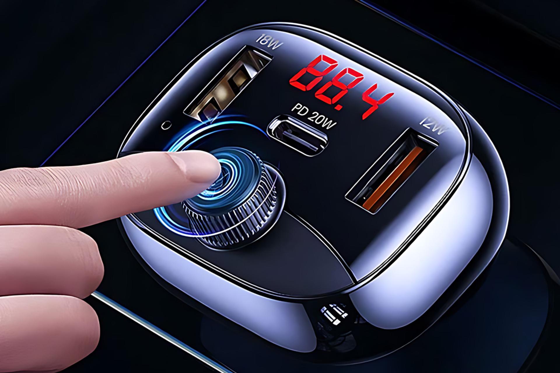 ابعاد شارژر بیوا Biva BM-01 در مقایسه با دست