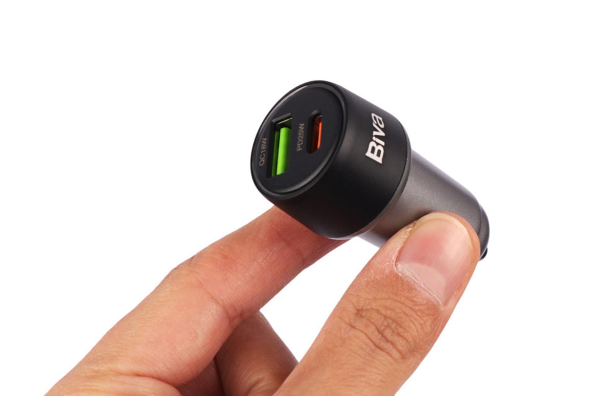 ابعاد شارژر بیوا Biva CC-38 در دست