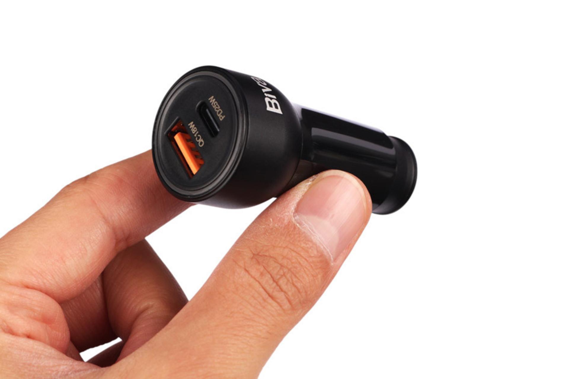 ابعاد شارژر بیوا Biva CC-32 در دست