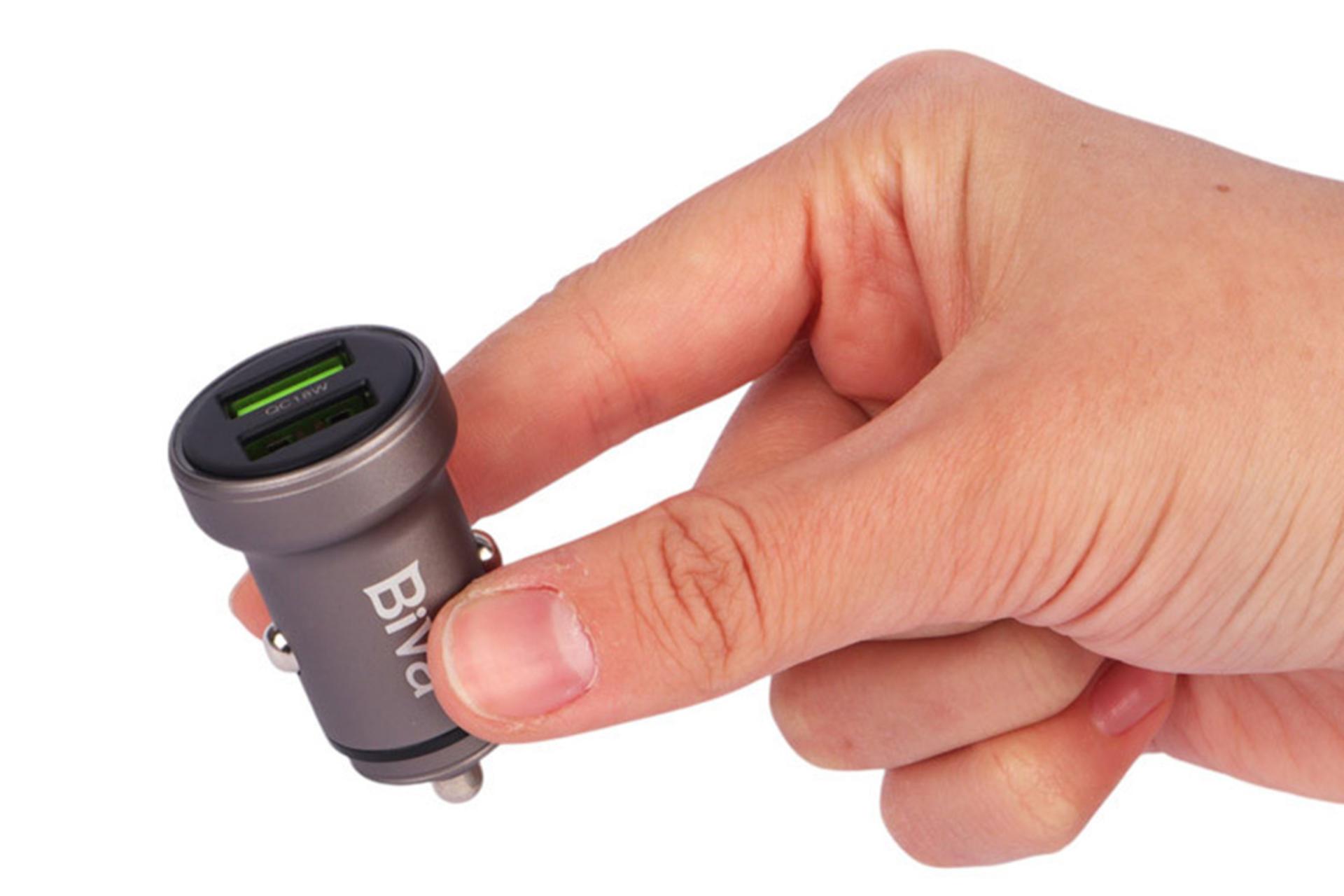 ابعاد شارژر بیوا Biva CC-34 در دست