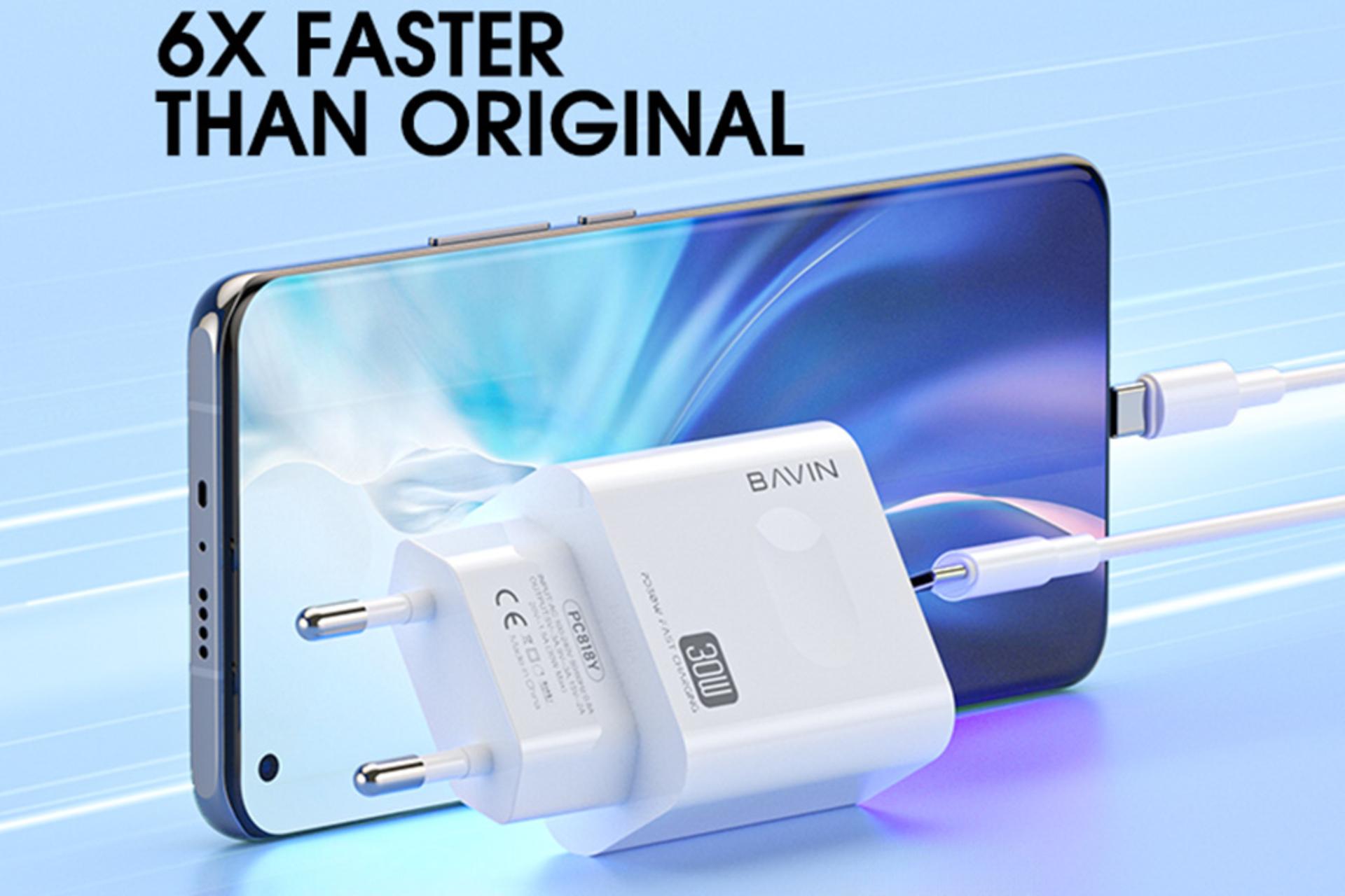 ابعاد شارژر باوین Bavin PC818Y کنار موبایل