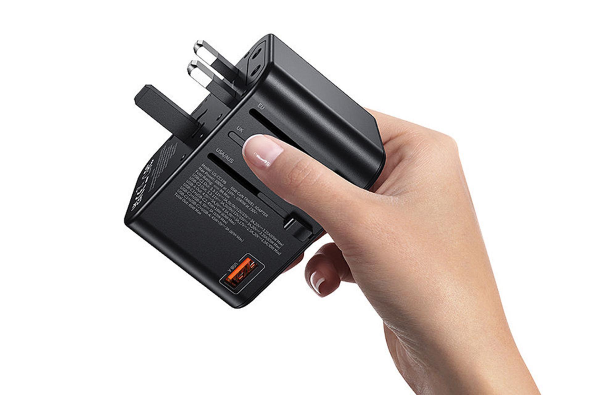 ابعاد شارژر یوسمز USAMS US-CC199 T62 در دست