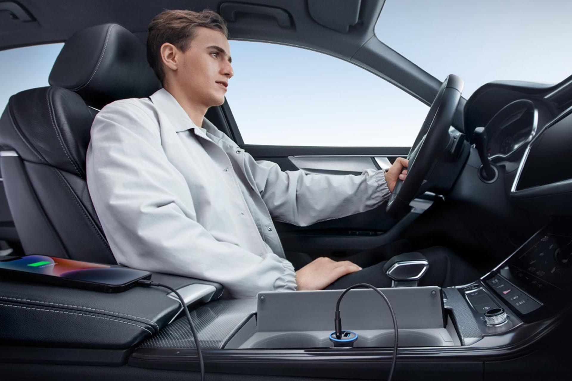 نمای درحال کار شارژر انکر Anker 323 A2735