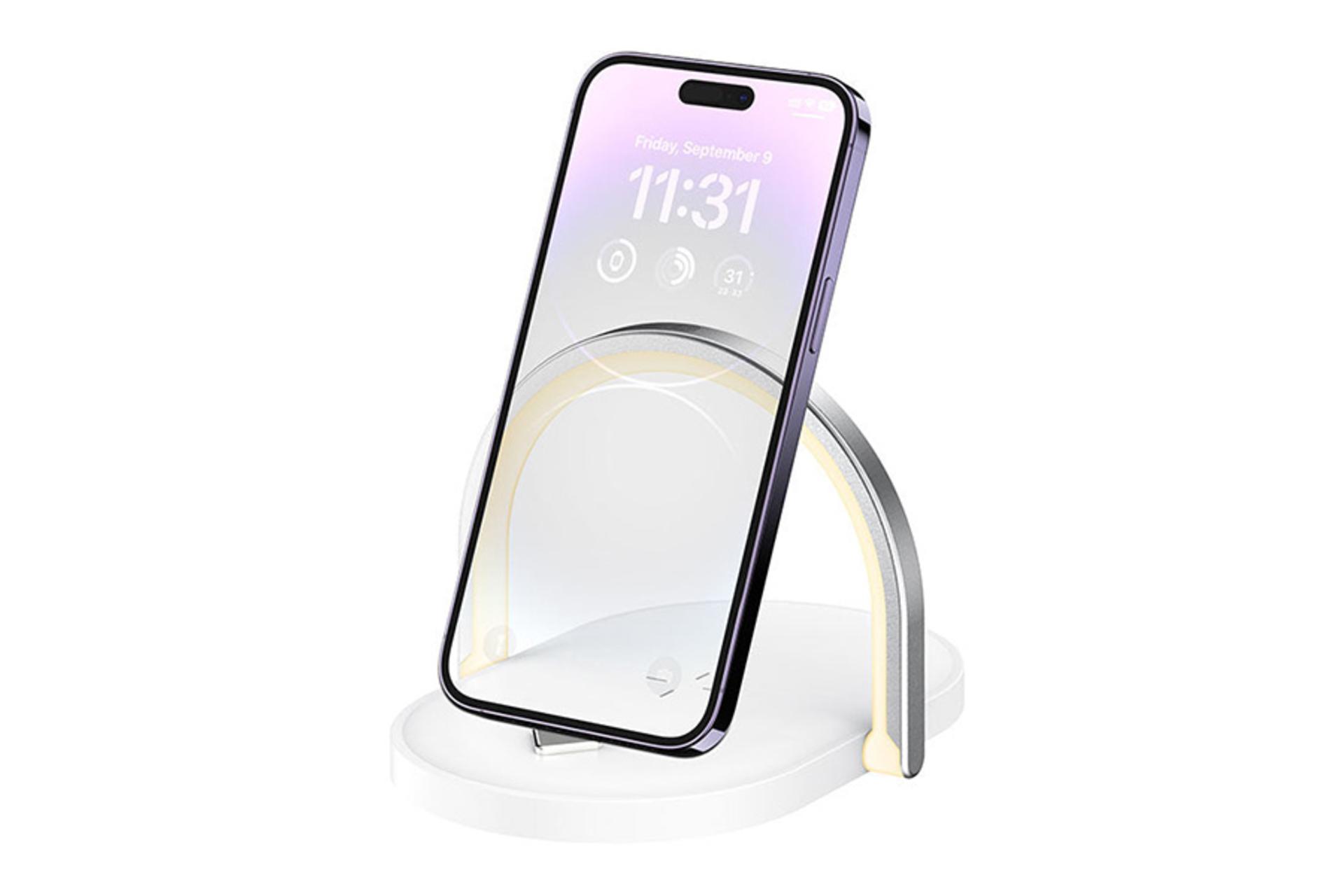 ابعاد شارژر پرو وان ProOne PWL815 With Type-C Cable در کنار موبایل