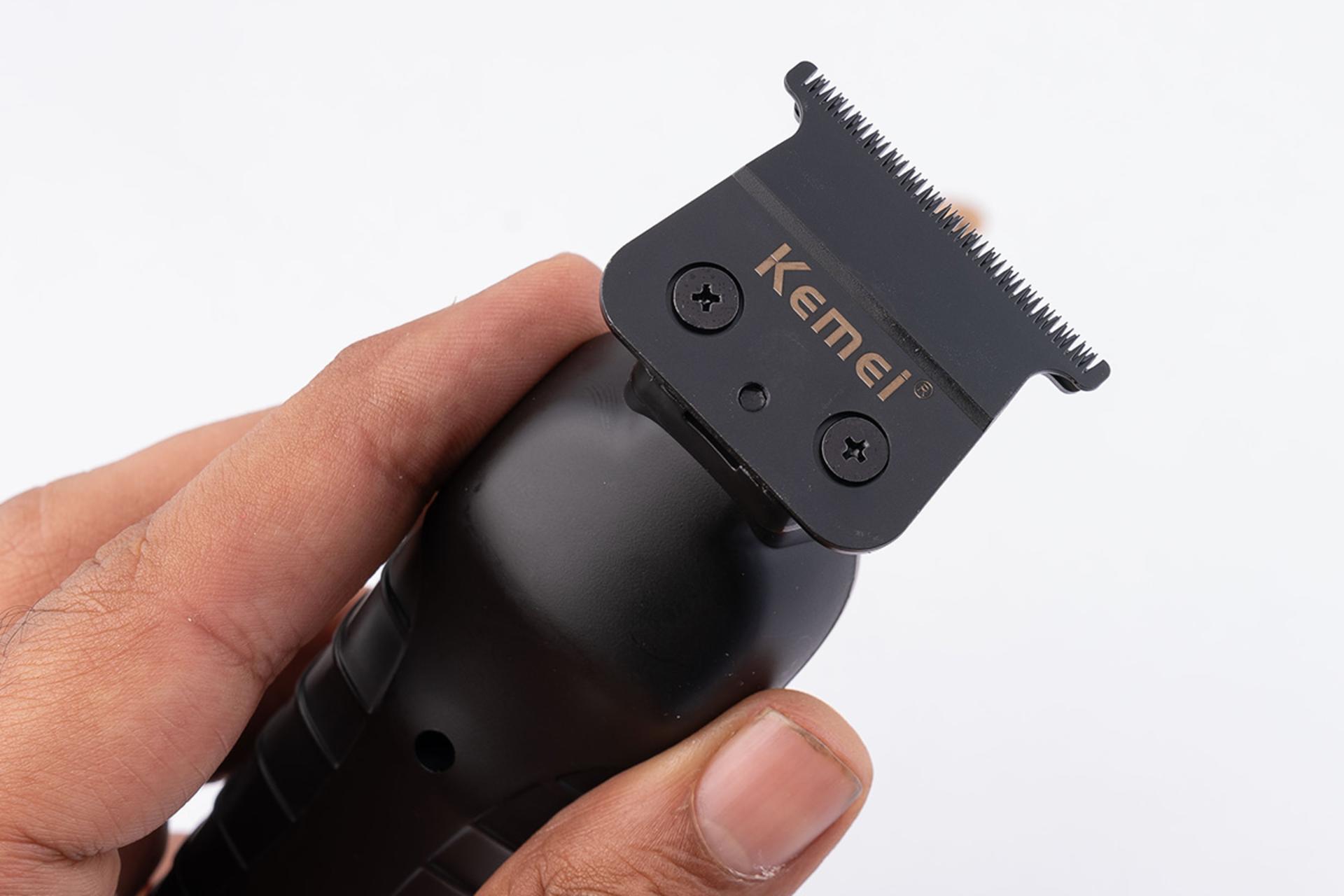 ماشین اصلاح و ریش تراش کیمی Kemei KM-2299 نمای نزدیک تیغه