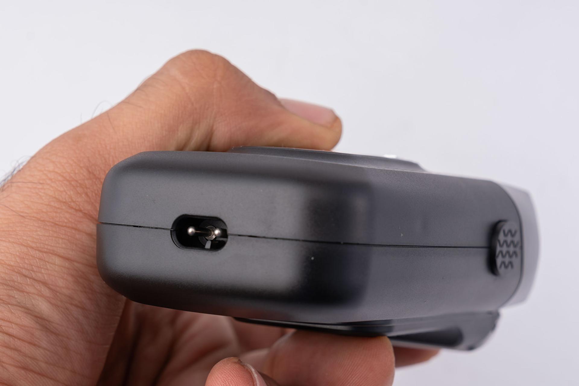 ماشین اصلاح و ریش تراش لایچی LAC LAICHY L-802 نمای زیر و درگاه شارژ