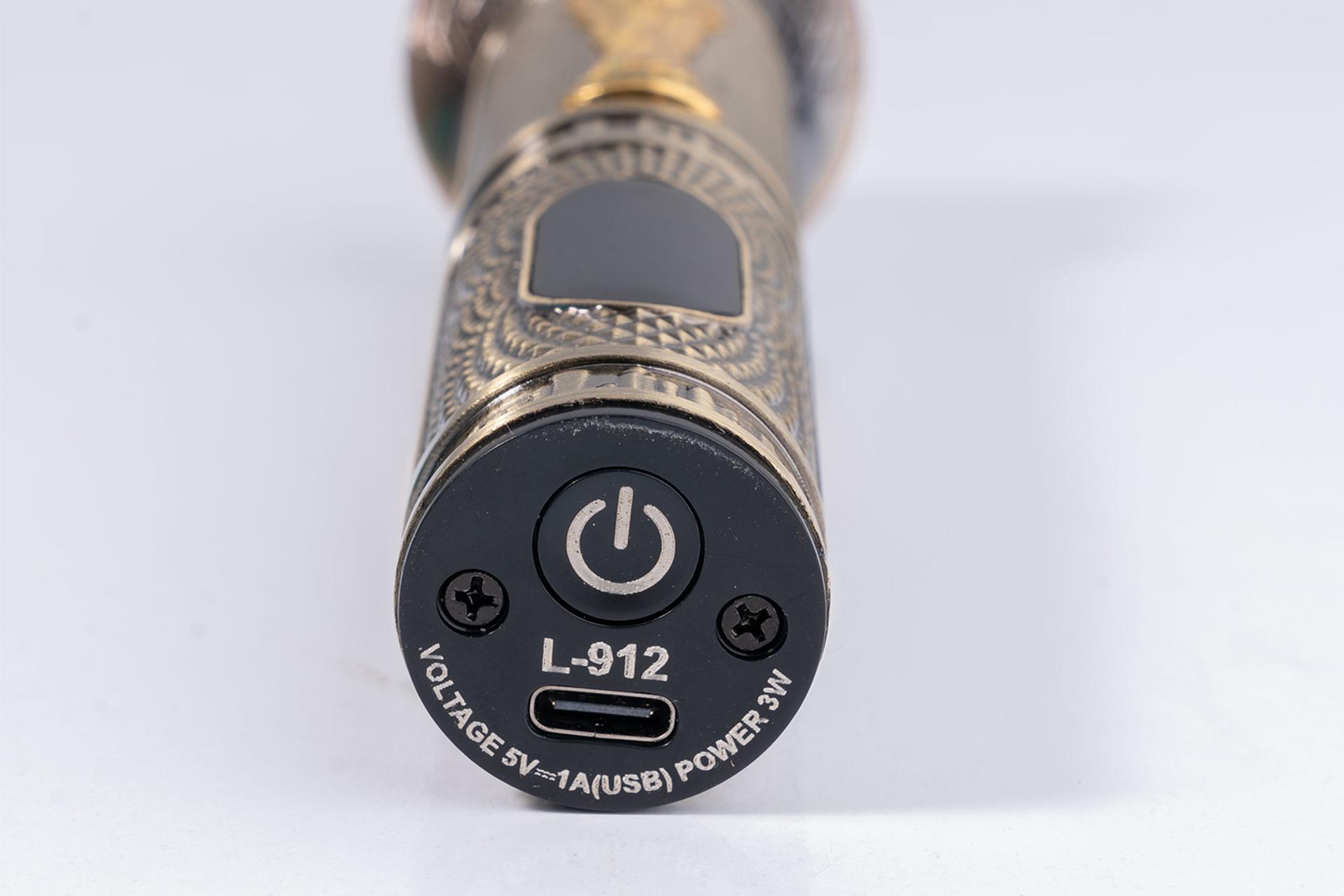 ماشین اصلاح و ریش تراش لایچی LAC LAICHY L-912 نمای درگاه شارژ