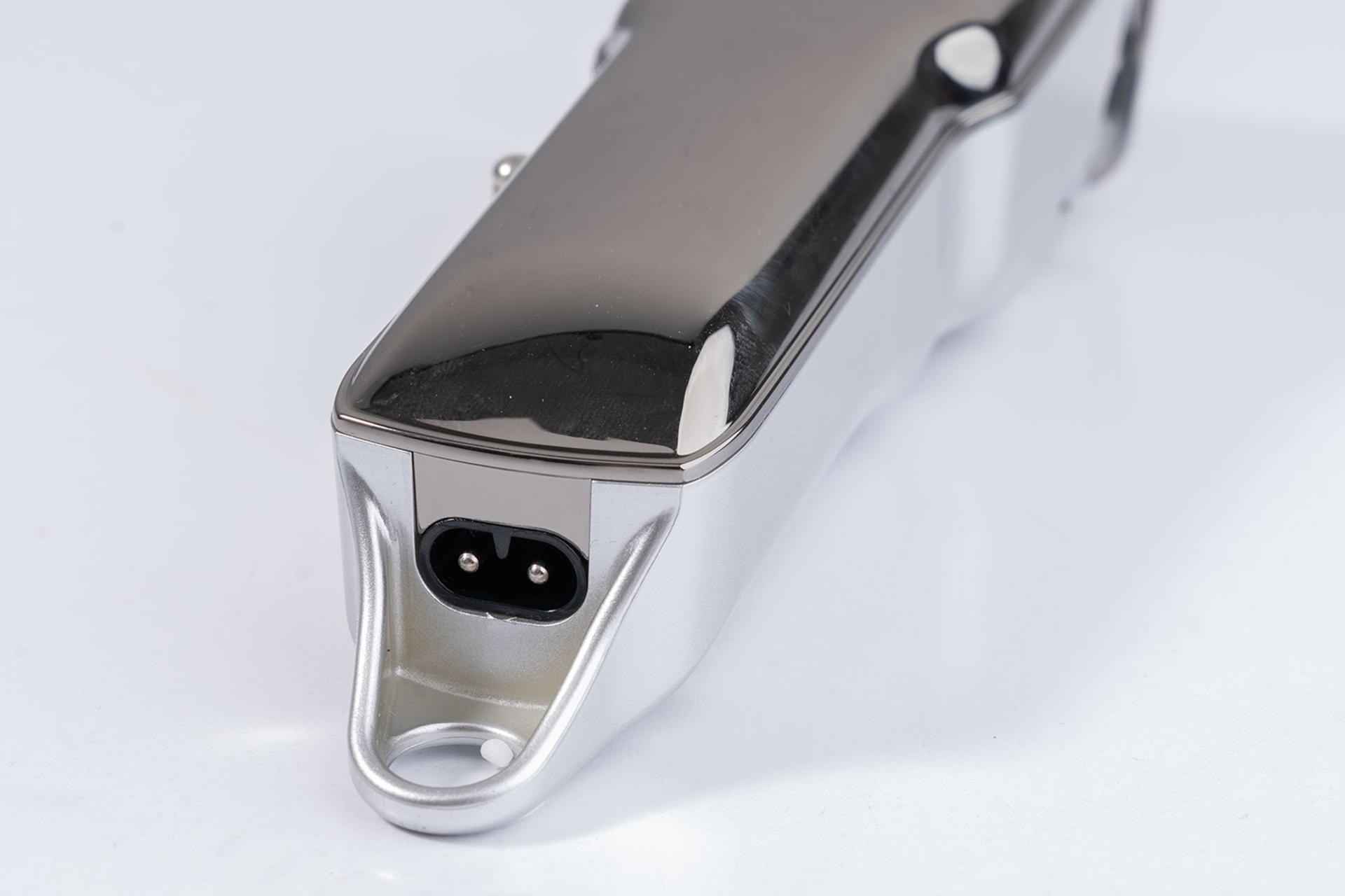 ماشین اصلاح و ریش تراش لایچی LAC LAICHY L-916 نمای درگاه شارژ