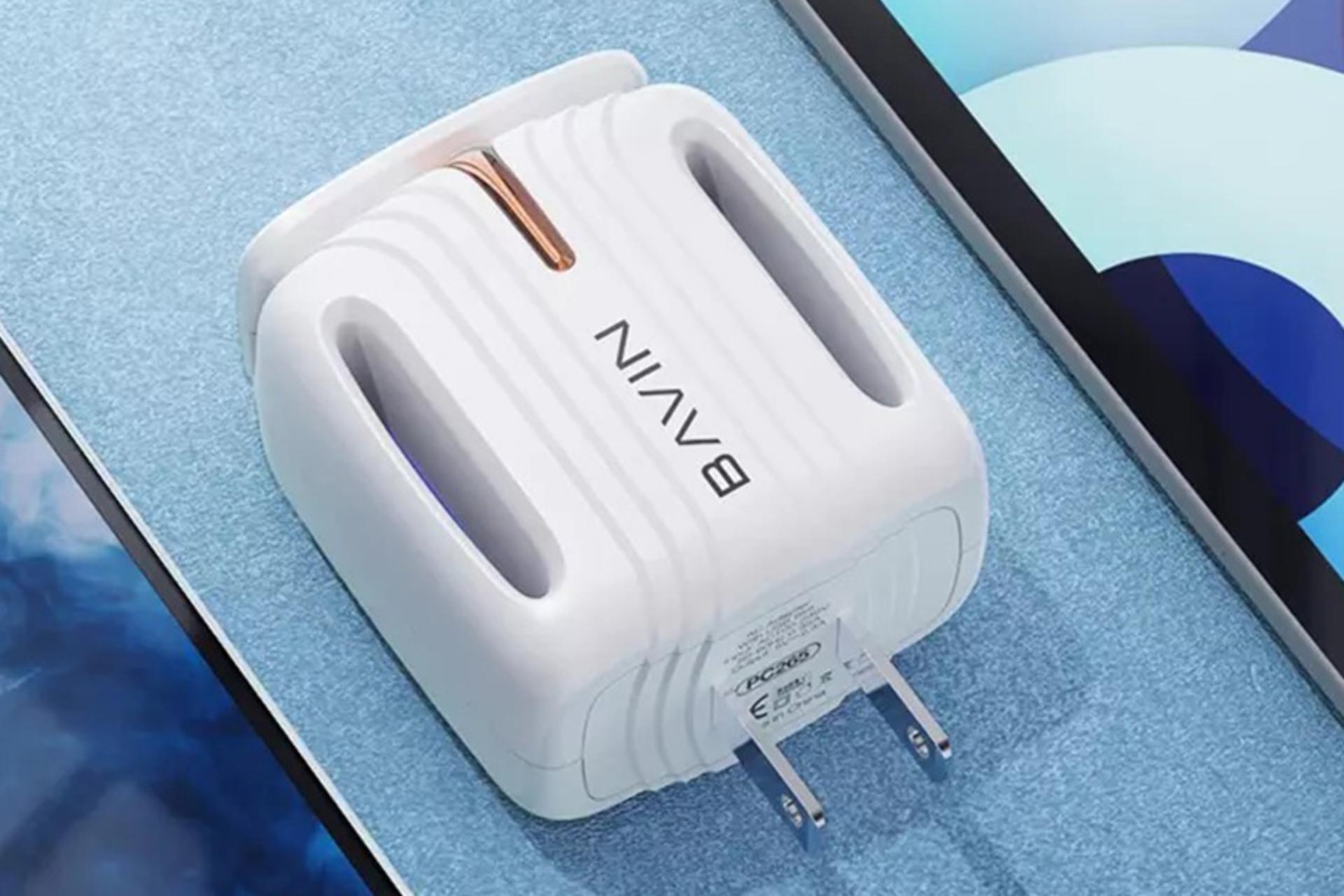 نمای کناری شارژر باوین Bavin PC265Y With Type-C Cable