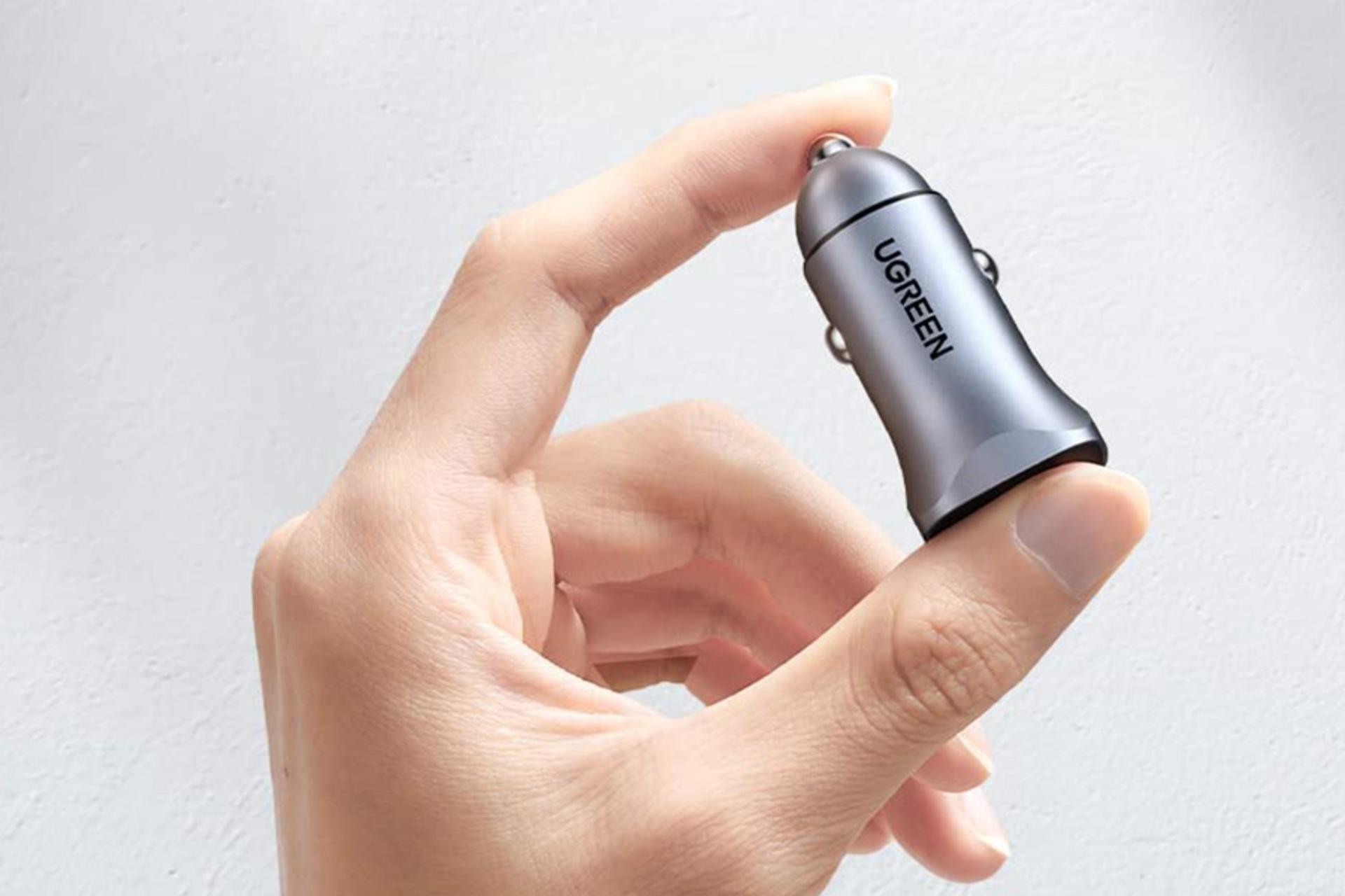 ابعاد شارژر یوگرین UGREEN CD130-30780 در دست