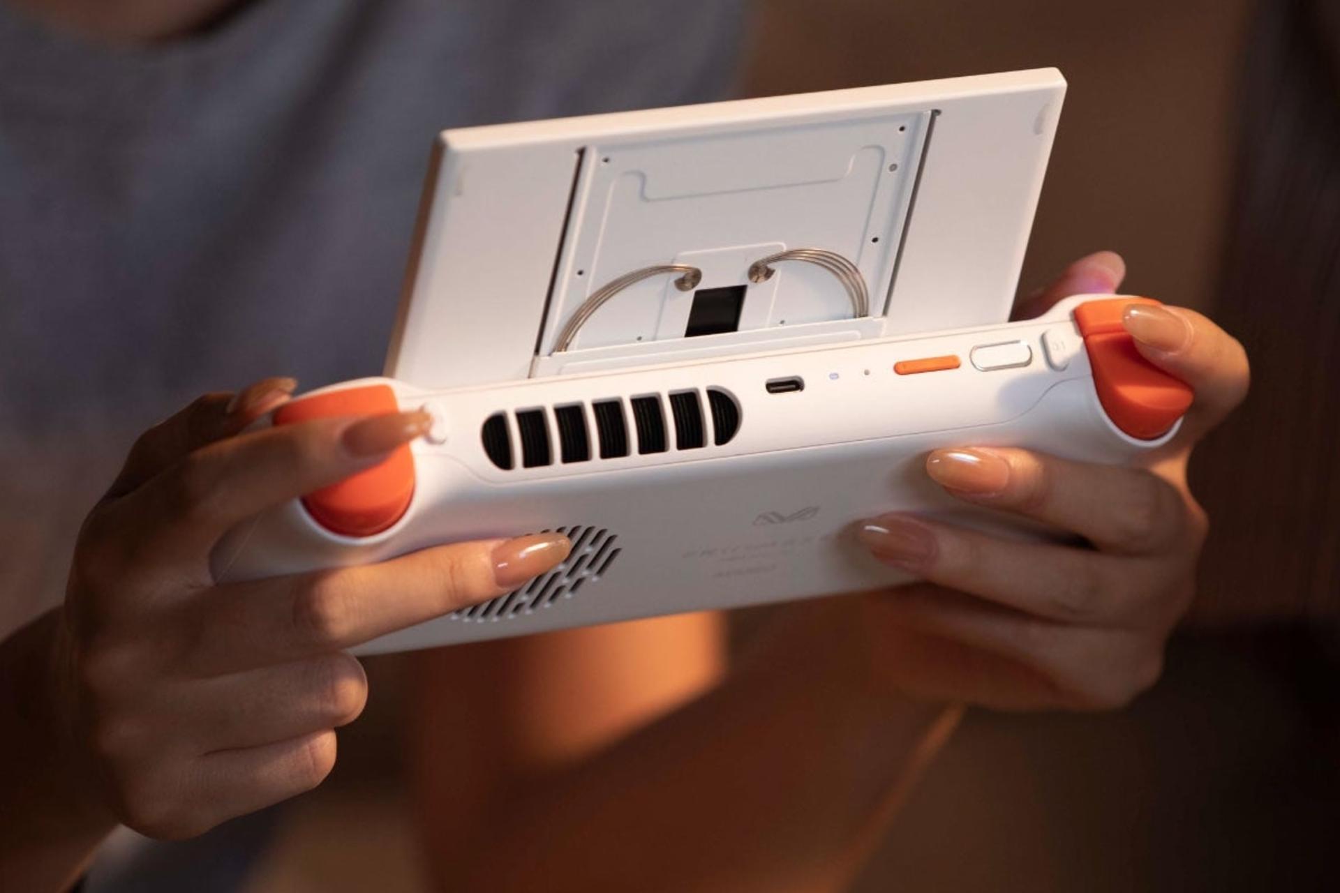 پشت کنسول بازی آیانئو AYANEO SLIDE 7840U سفید