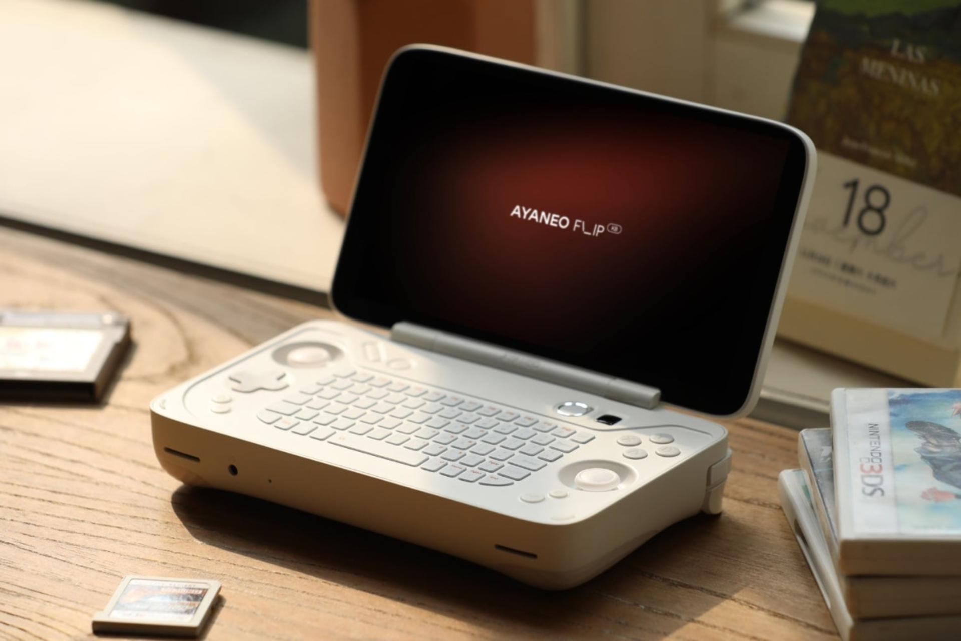 سمت راست کنسول بازی آیانئو AYANEO FLIP KB سفید