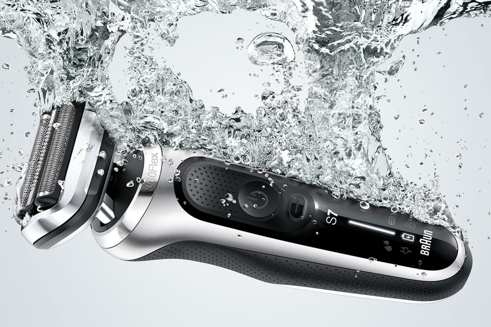 ماشین اصلاح و ریش تراش براون Braun 71-S1000s در آب