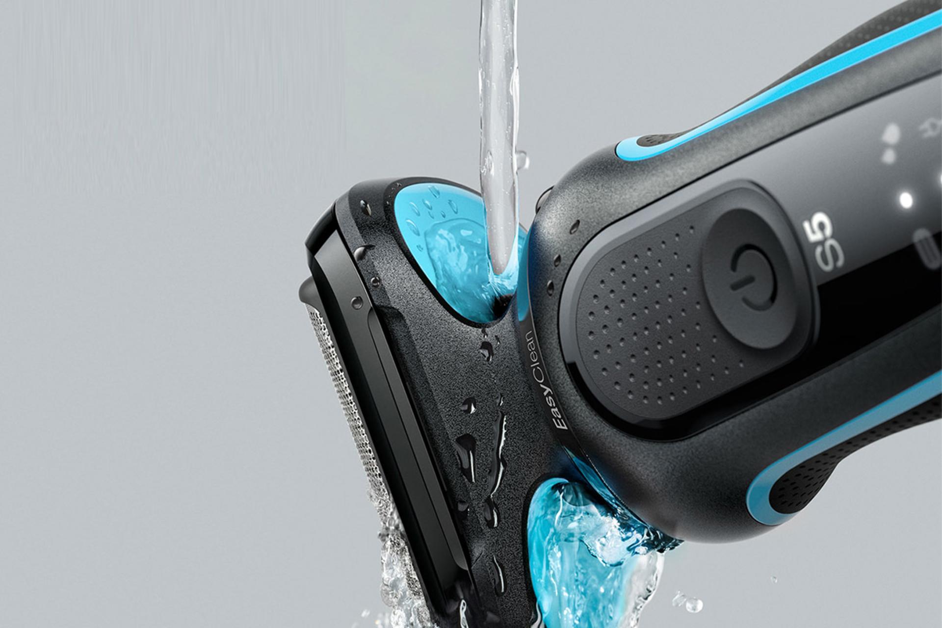 ماشین اصلاح و ریش تراش براون Braun 51-M1000s در حال شستشو با آب