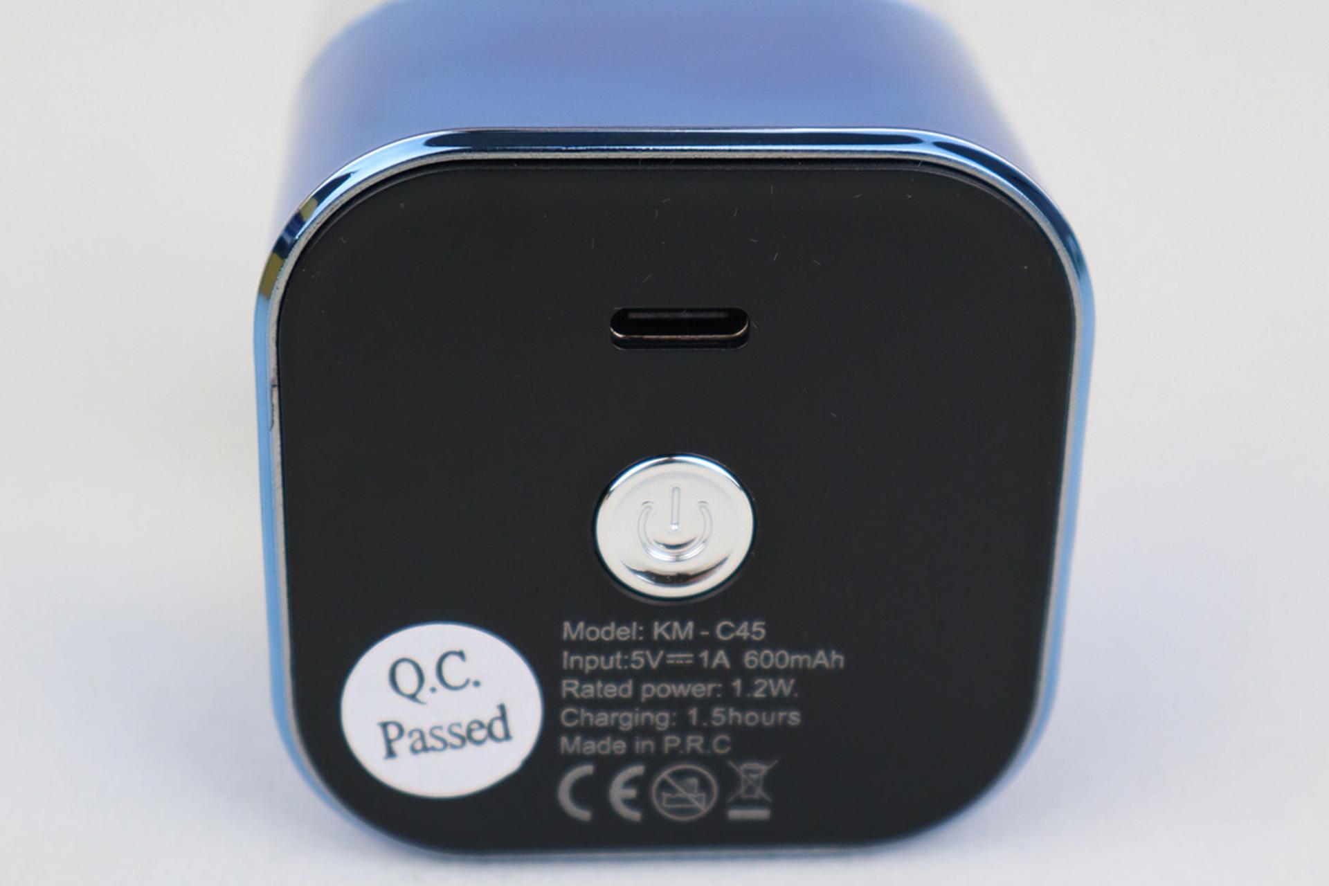 ماشین اصلاح و ریش تراش کیمی Kemei KM-C45 نمای زیر و درگاه شارژ