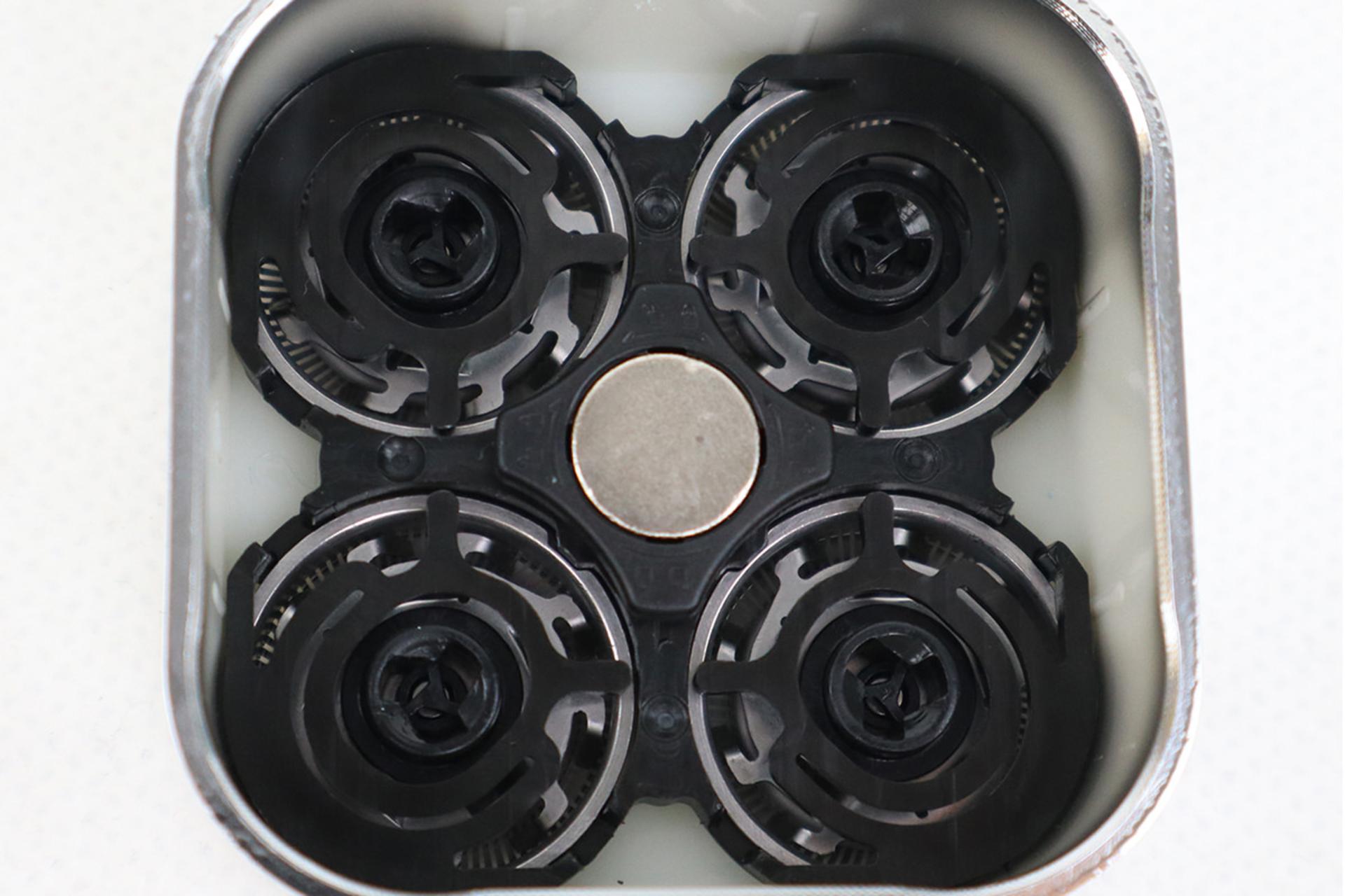 ماشین اصلاح و ریش تراش کیمی Kemei KM-C45 نمای سری و تیغه ها