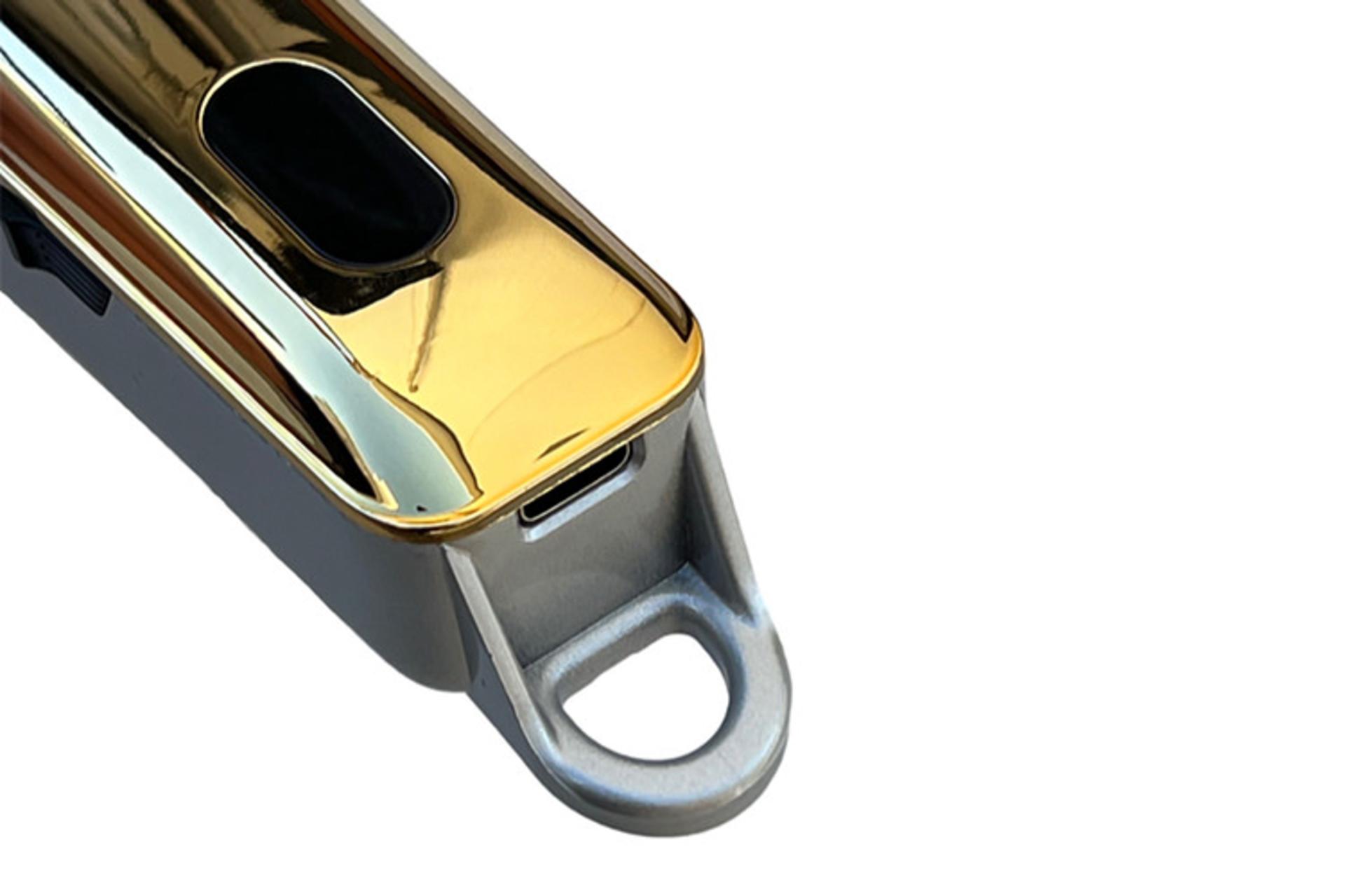 ماشین اصلاح و ریش تراش کیمی Kemei KM-272 نمای پایین و درگاه شارژ